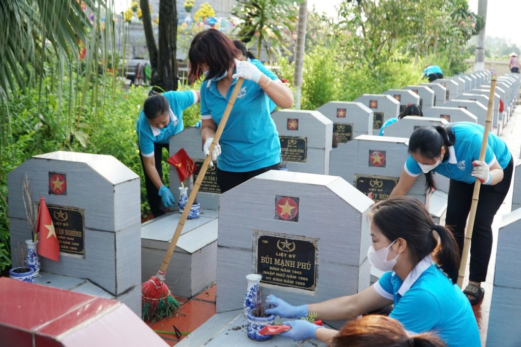 Lan tỏa tinh thần tri ân qua chương trình “Ngày cuối tuần xanh”: Chăm sóc nghĩa trang liệt sĩ và đài tưởng niệm