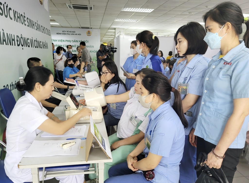 Công đoàn Hà Nội lan tỏa phong trào thi đua sáng tạo, chăm lo đời sống người lao động nhân kỷ niệm 96 năm Ngày thành lập Công đoàn Việt Nam