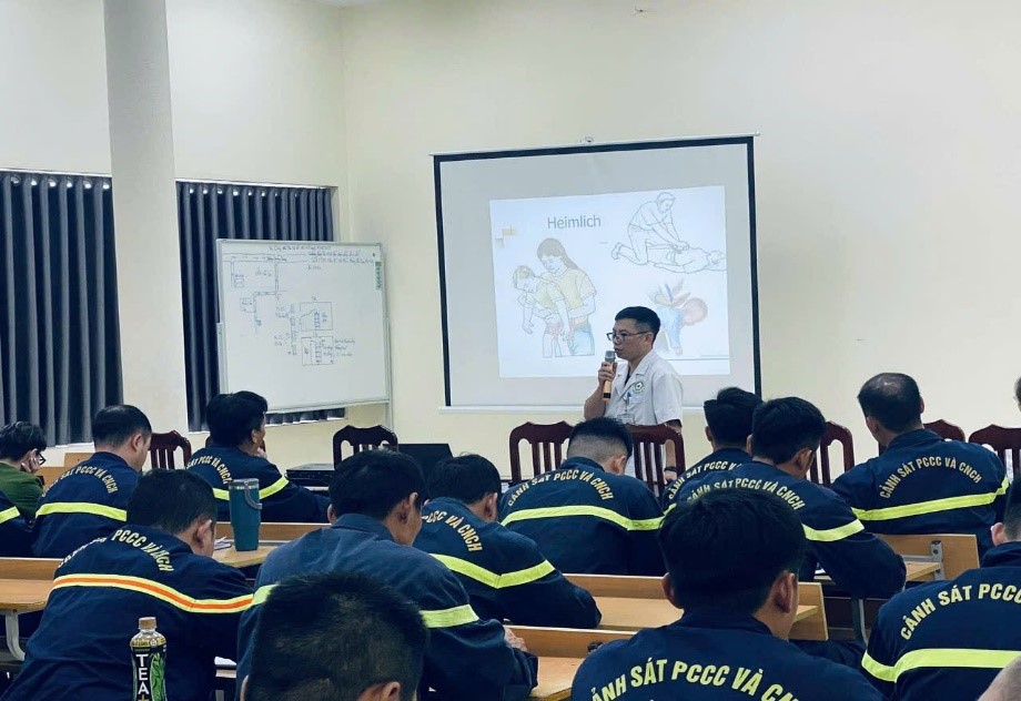 Nâng cao năng lực cứu nạn: Cảnh sát PCCC Hà Nội tập huấn kỹ năng sơ cấp cứu y tế ban đầu