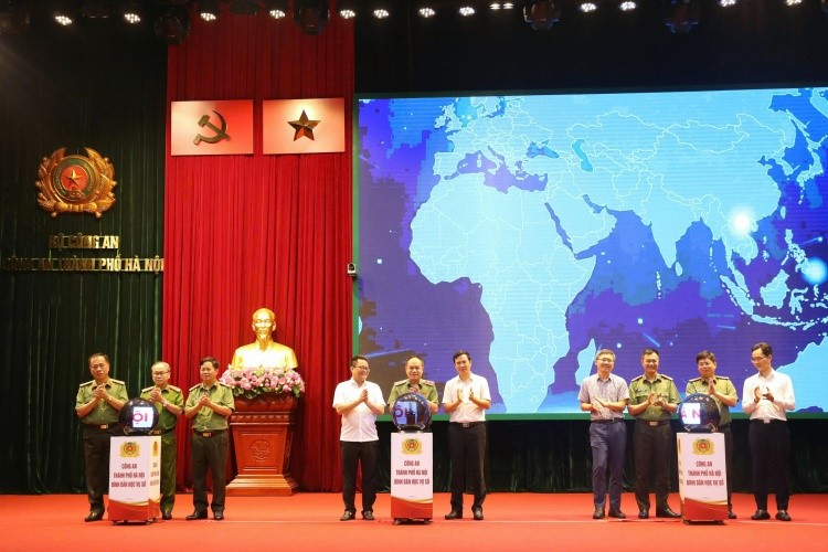 Công an Thủ đô phát động phong trào “Bình dân học vụ số”: Thúc đẩy chuyển đổi số, lan tỏa tri thức công nghệ đến từng cán bộ, chiến sĩ