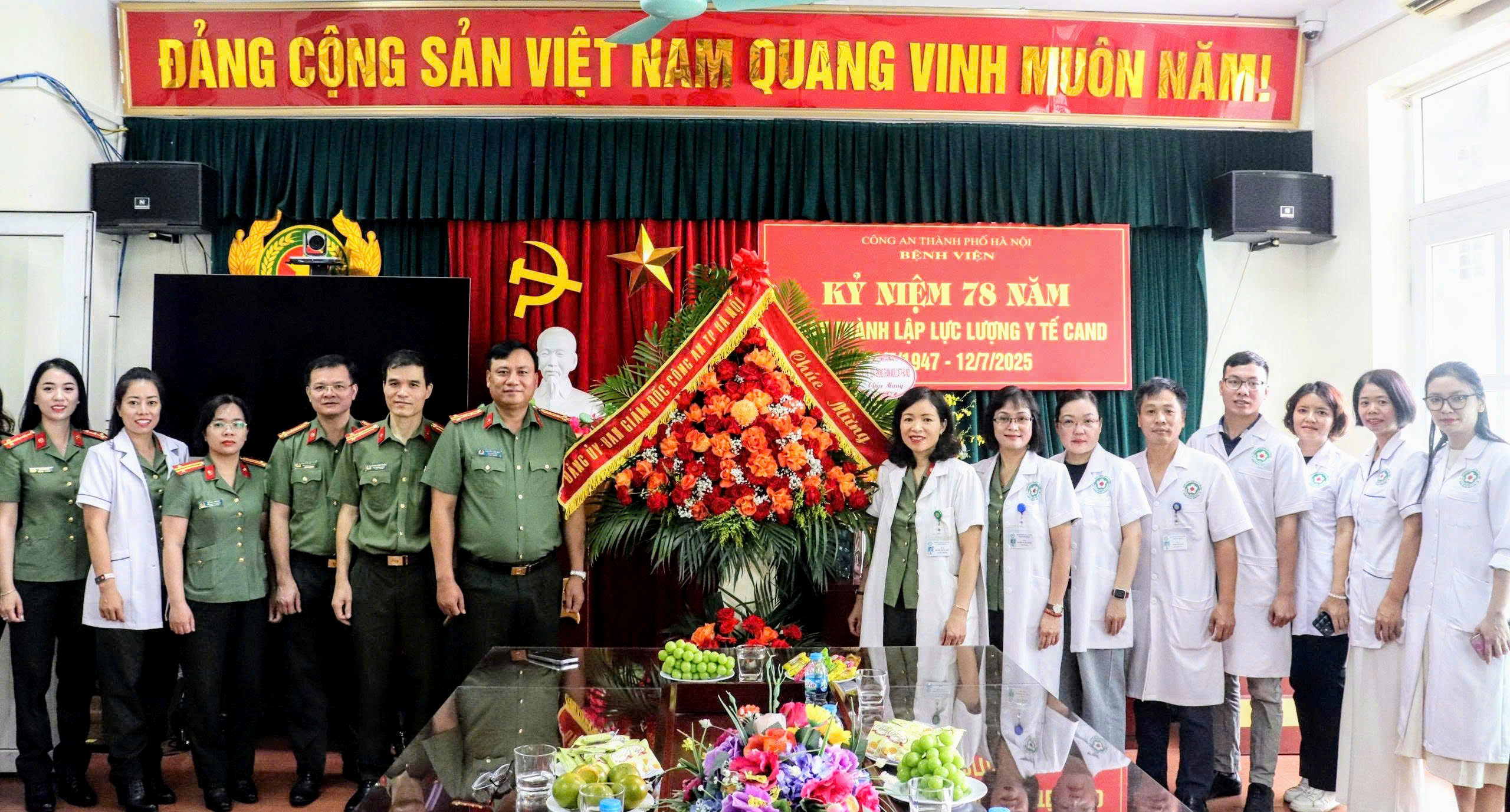 Công an thành phố Hà Nội tri ân lực lượng Y tế Công an nhân dân nhân kỷ niệm 78 năm Ngày truyền thống