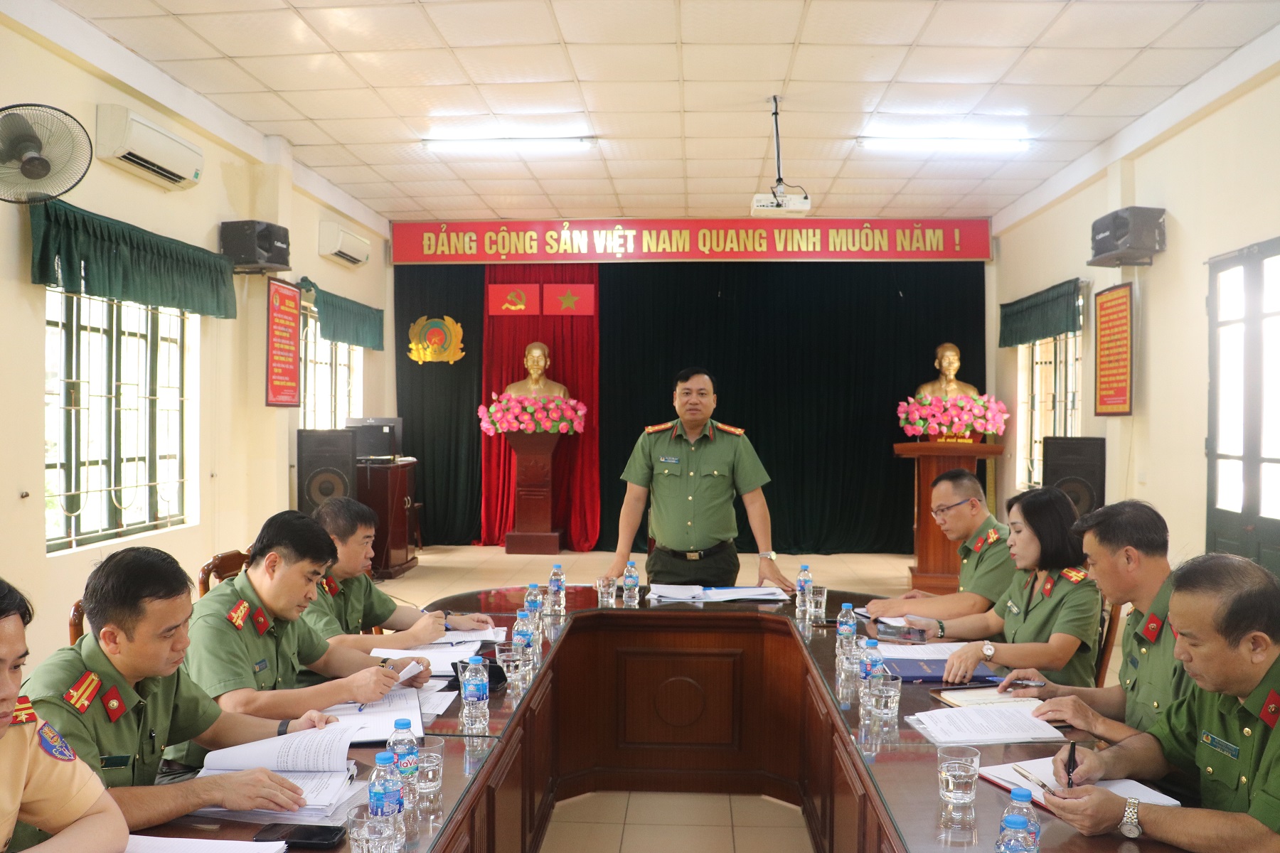 Phó Giám đốc Công an thành phố Hà Nội kiểm tra, chỉ đạo hoạt động Công an phường sau sáp nhập: Kiện toàn tổ chức, siết kỷ cương, phục vụ nhân dân hiệu quả