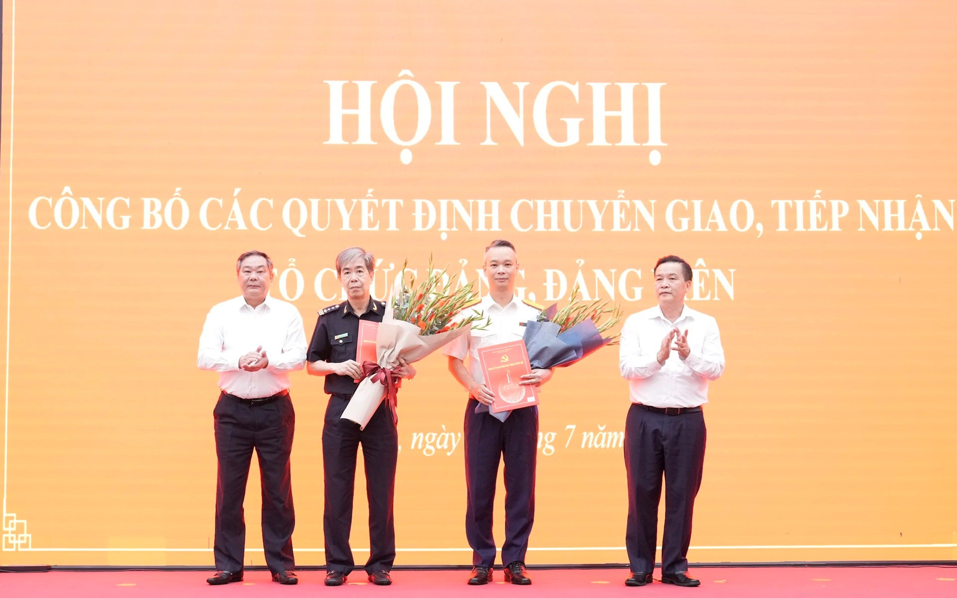 Đảng ủy UBND thành phố Hà Nội tiếp nhận Đảng bộ Cục Thuế và Cục Hải quan trực thuộc Thành ủy