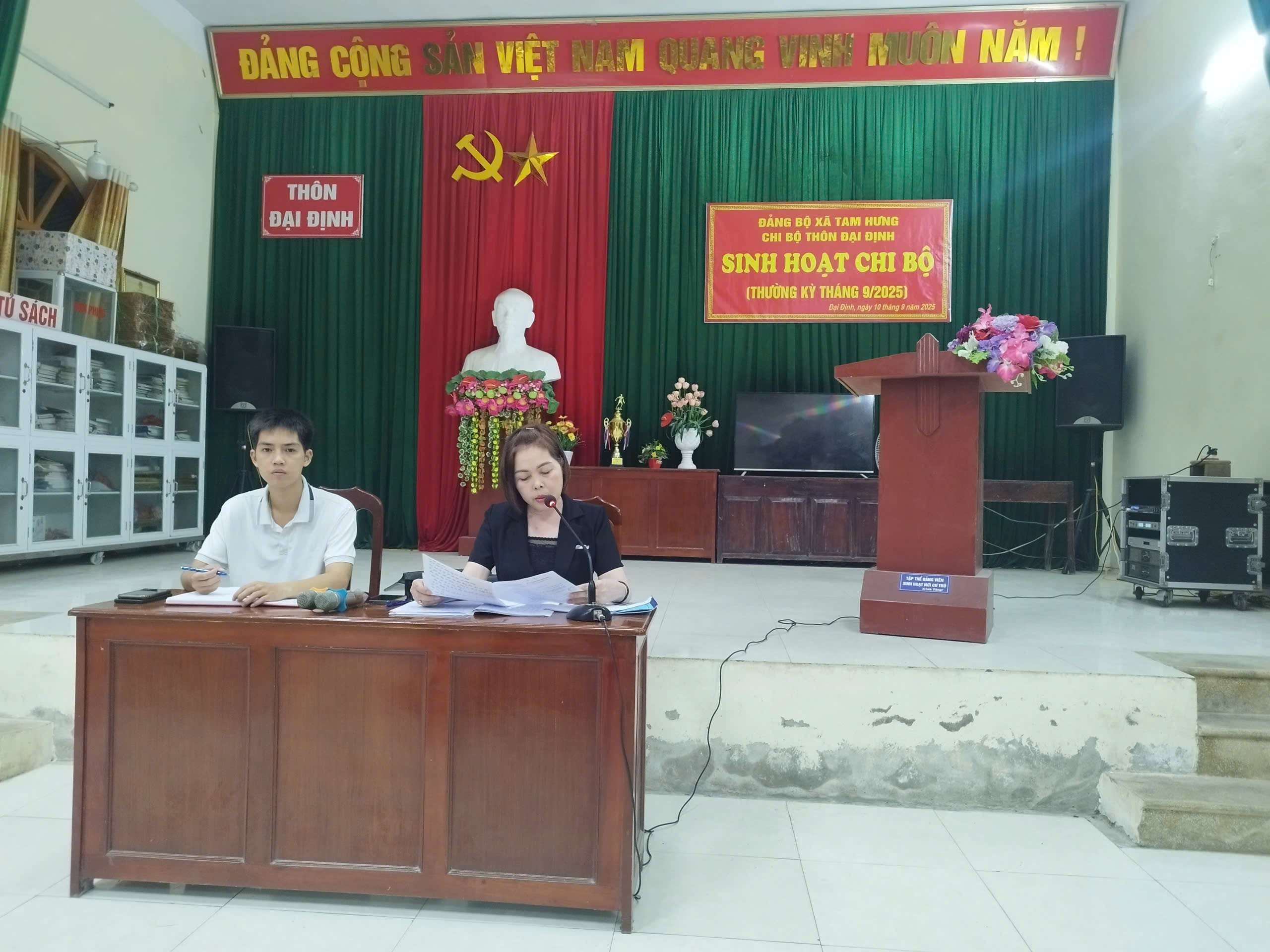 Chi bộ thôn Đại Định sinh hoạt thường kỳ gắn với nhiệm vụ phát triển địa phương