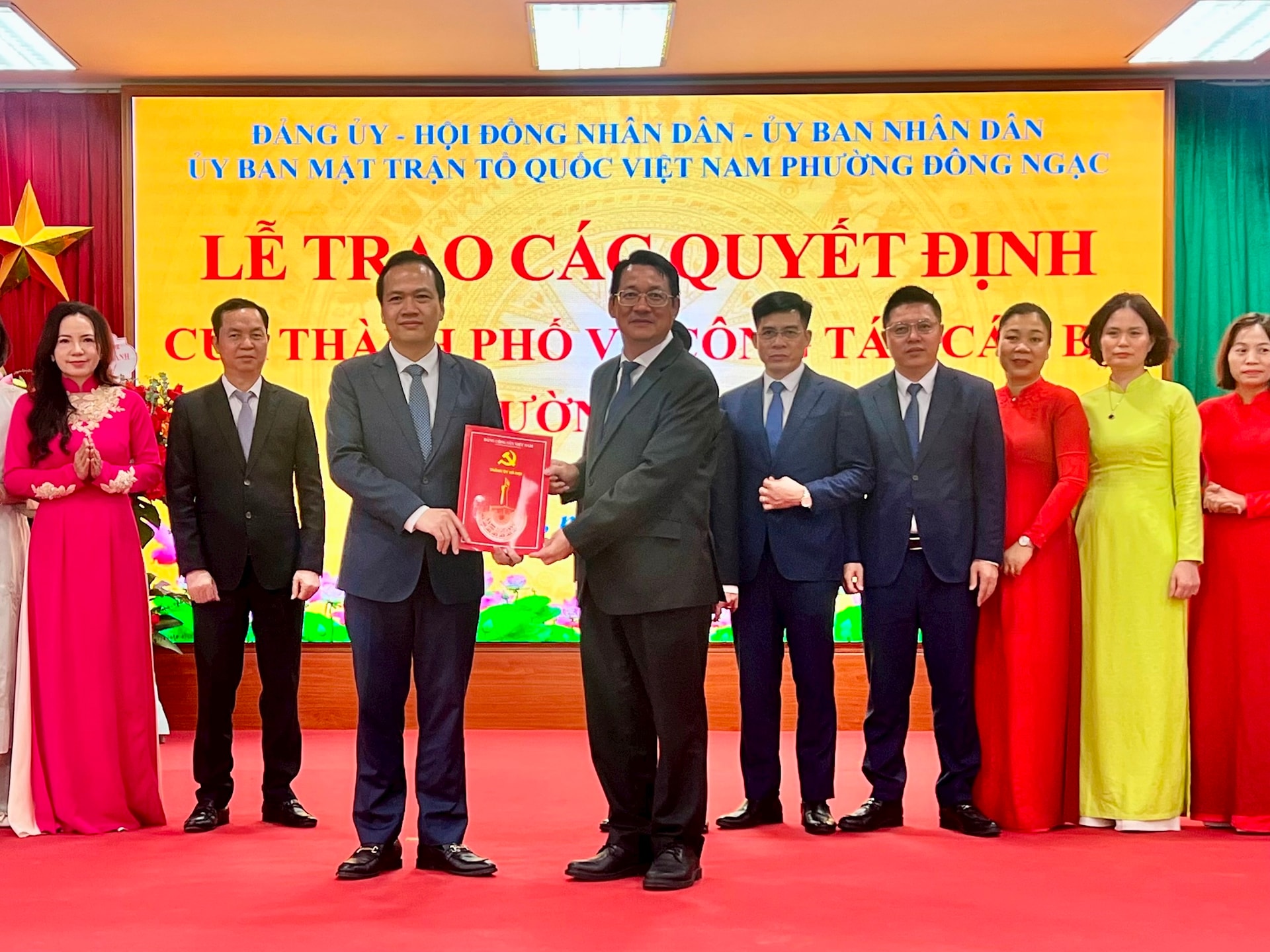 Trao quyết định nhân sự tại bốn phường Phú Diễn, Tây Tựu, Đông Ngạc, Xuân Đỉnh: Củng cố tổ chức, sẵn sàng vận hành mô hình chính quyền địa phương hai cấp