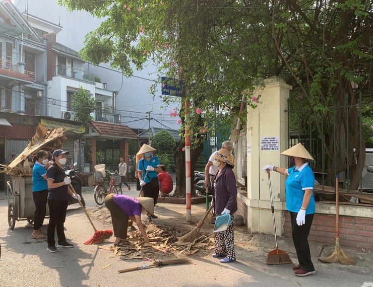 Phường Tây Tựu ra quân cao điểm giữ gìn trật tự đô thị, an toàn giao thông và vệ sinh môi trường