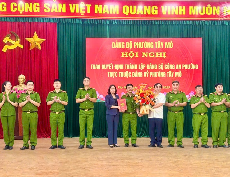 Thành lập Đảng bộ Công an phường Tây Mỗ: Củng cố nền tảng chính trị, xây dựng lực lượng trong sạch, vững mạnh