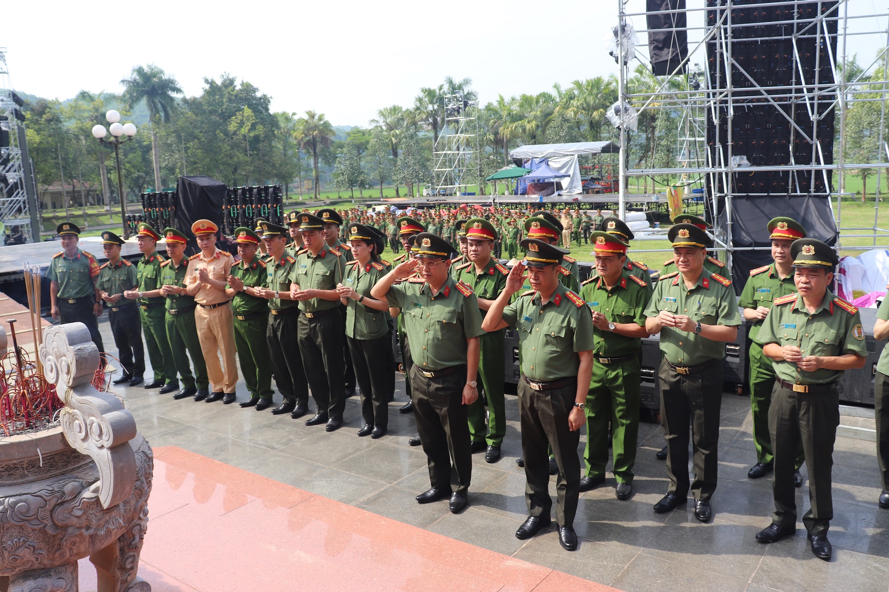Công an thành phố tổ chức hoạt động về nguồn tại tỉnh Tuyên Quang: Bồi đắp lý tưởng, giáo dục truyền thống cách mạng cho thế hệ trẻ