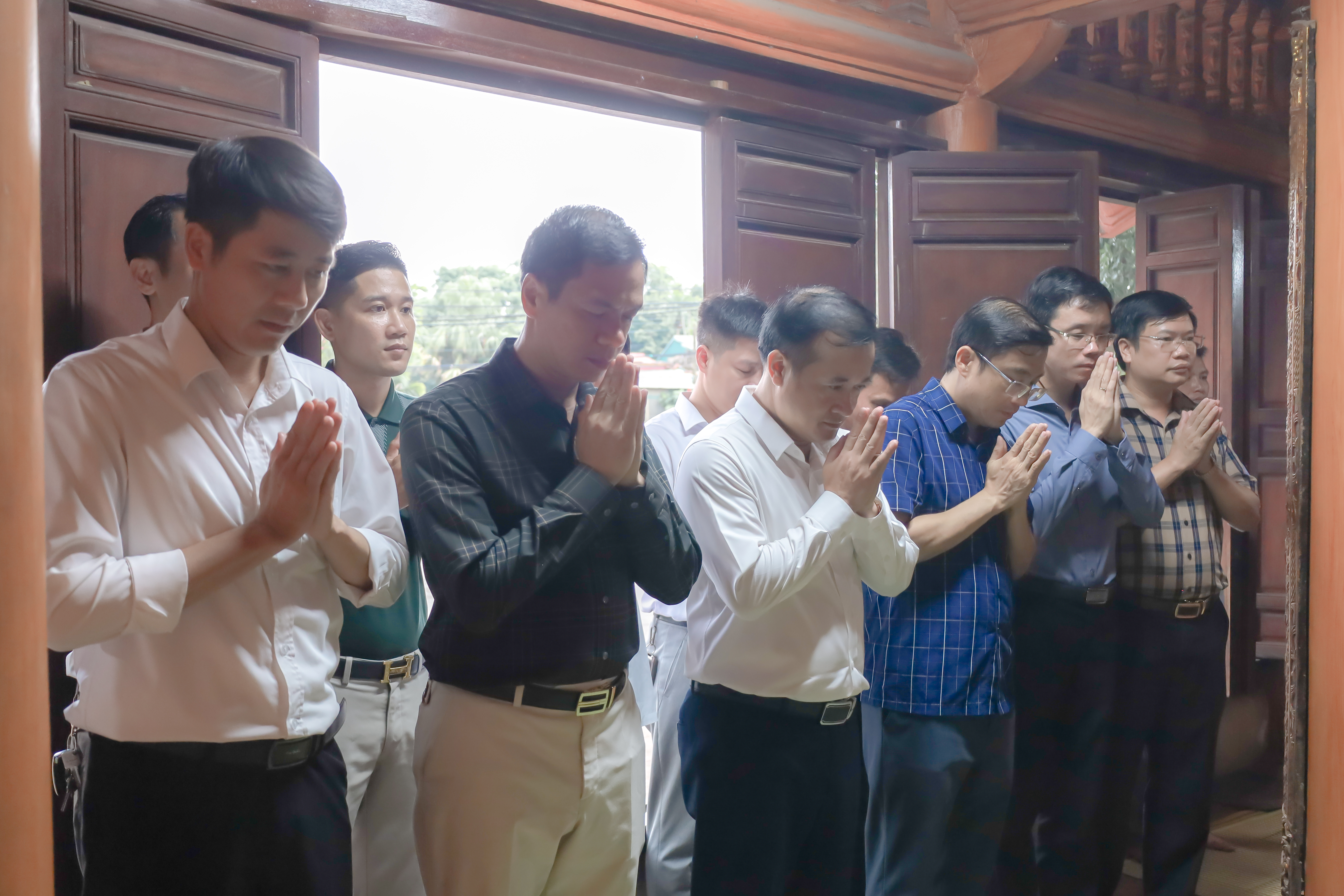 Xã Suối Hai dâng hương tưởng niệm Chủ tịch Hồ Chí Minh tại Khu di tích Cây đa Bác Hồ, xã Suối Hai