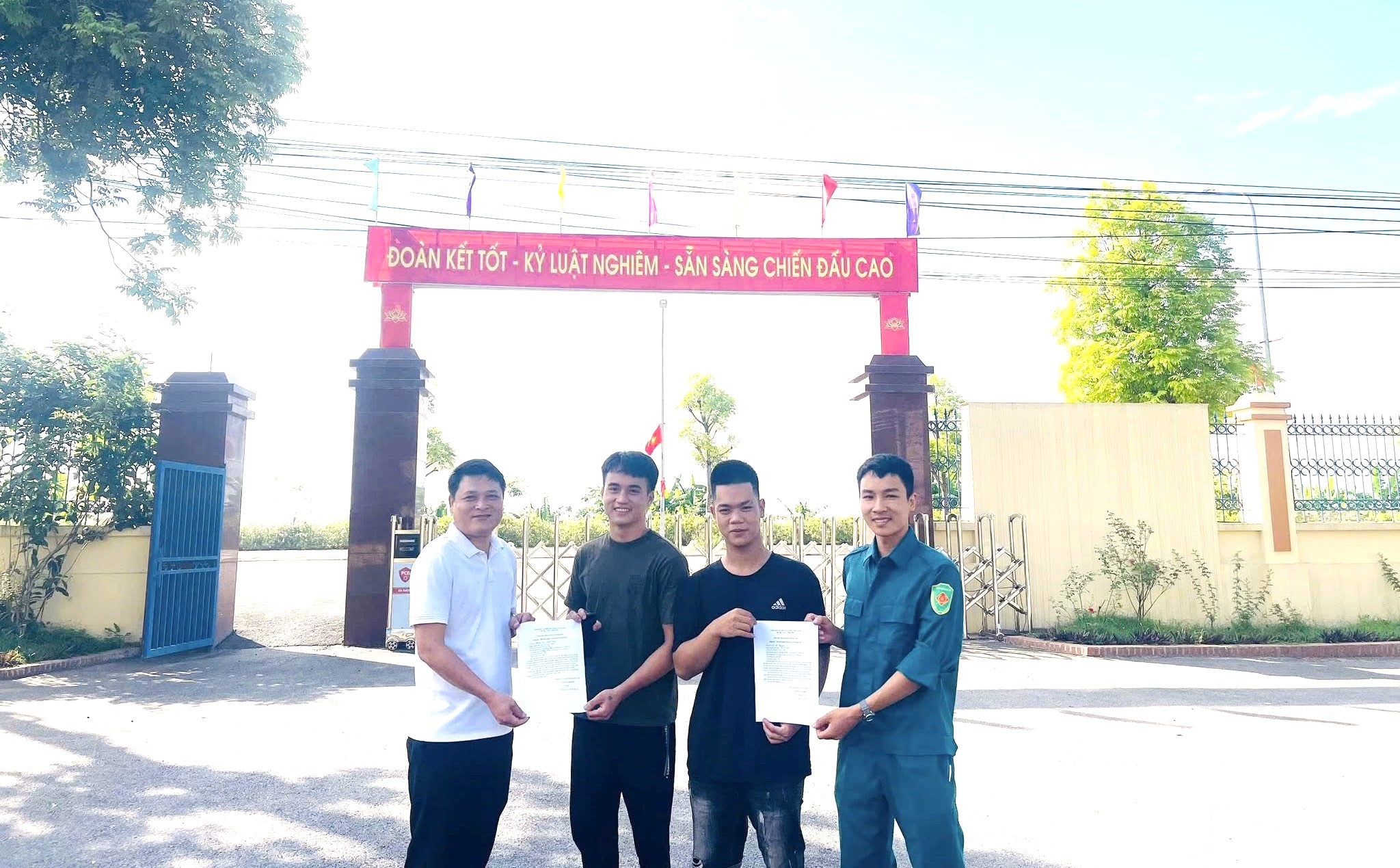 Thanh niên Quảng Oai tình nguyện lên đường: Khí thế tuổi trẻ nơi quê hương anh hùng