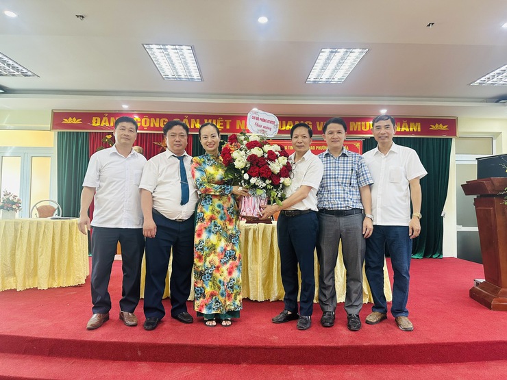 Chi bộ Trung tâm Văn hóa Thông tin - Thể thao phường Yên Nghĩa quyết tâm xây dựng tổ chức đảng trong sạch, vững mạnh