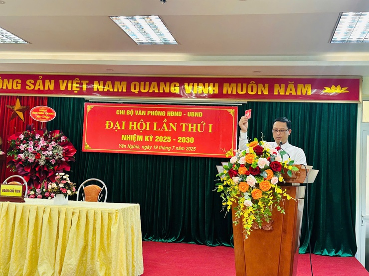 Chi bộ Văn phòng HĐND - UBND phường Yên Nghĩa thành lập và ra mắt, quyết tâm thực hiện thắng lợi nghị quyết nhiệm kỳ mới
