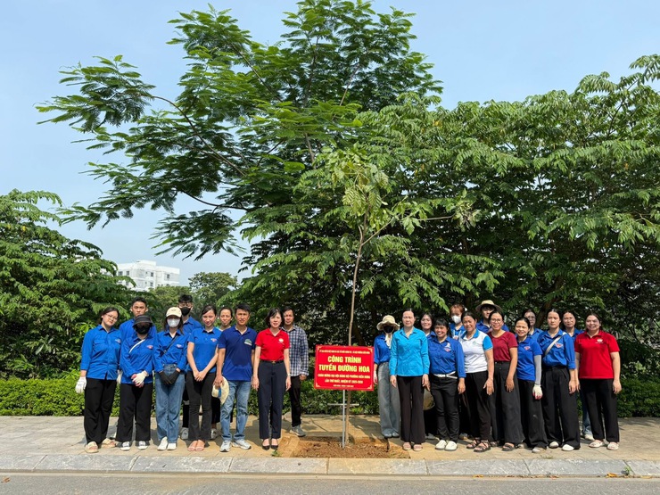 Phường Kiến Hưng khánh thành tuyến đường hoa, lan tỏa tinh thần cộng đồng xanh - sạch - đẹp