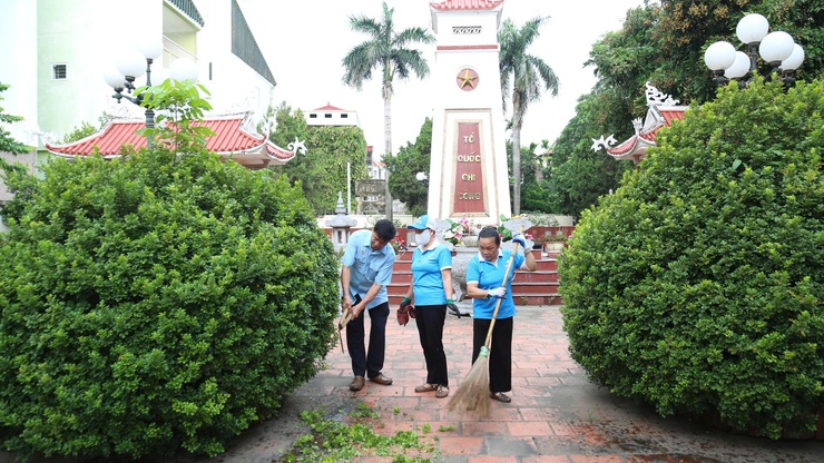 Phường Dương Nội ra quân “Ngày cuối tuần xanh” tri ân liệt sĩ, lan tỏa trách nhiệm cộng đồng