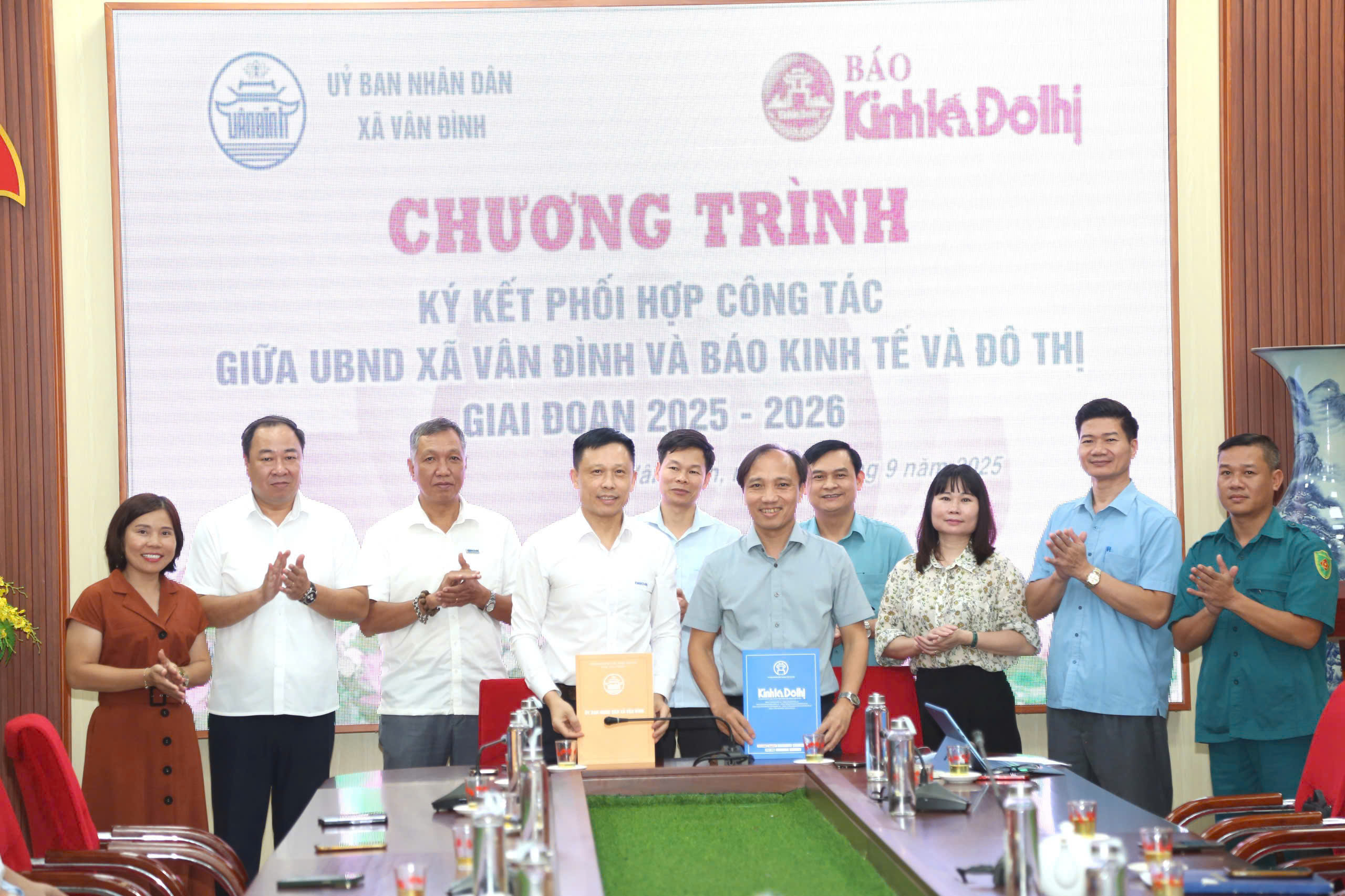 Xã Vân Đình ký kết phối hợp tuyên truyền với Báo Kinh tế & Đô thị, lan tỏa hình ảnh địa phương giàu đẹp - văn minh - hiện đại