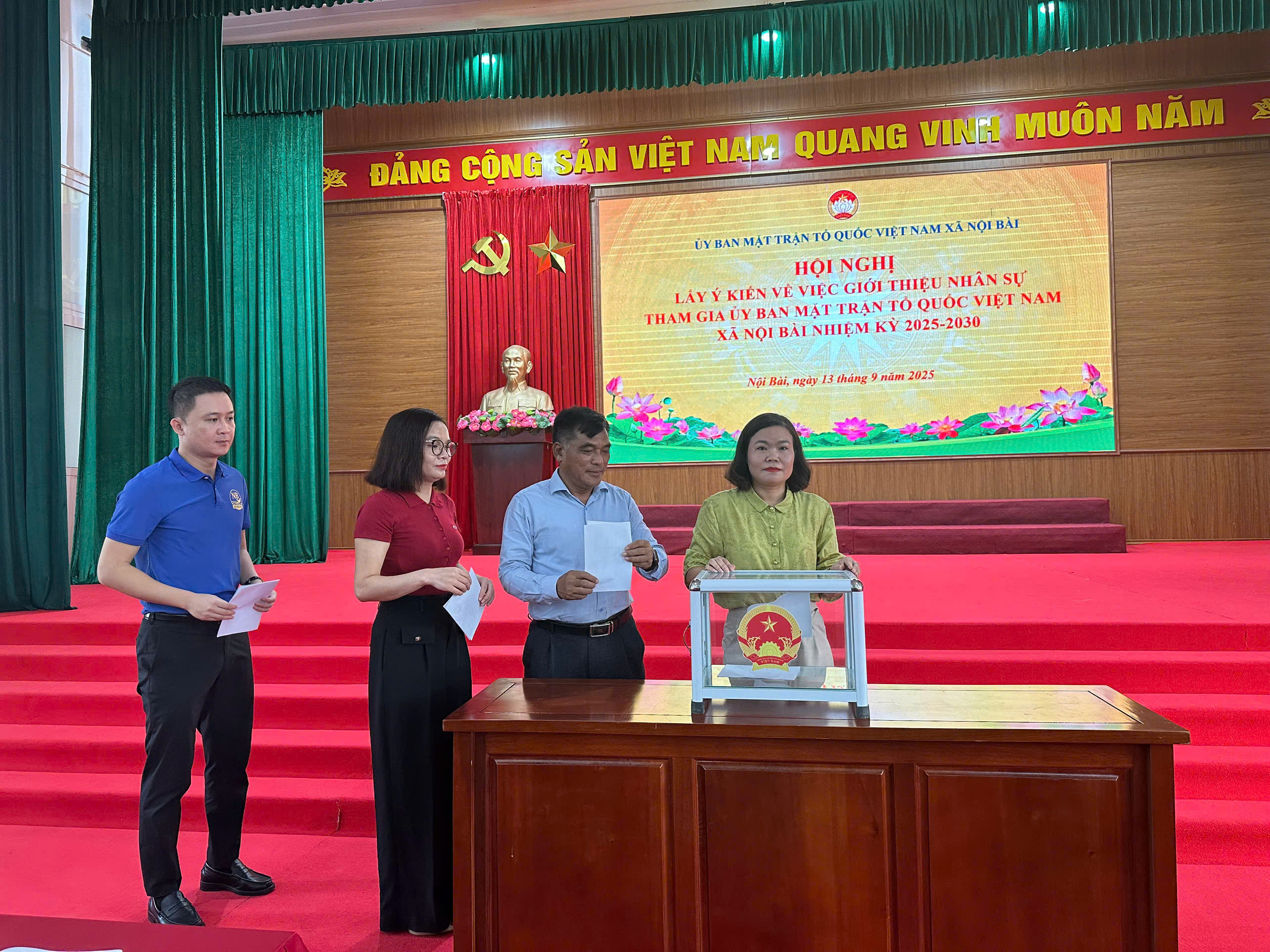Uỷ ban MTTQ xã Nội Bài góp ý văn kiện Đại hội MTTQ thành phố và giới thiệu nhân sự khóa I, nhiệm kỳ 2025-2030