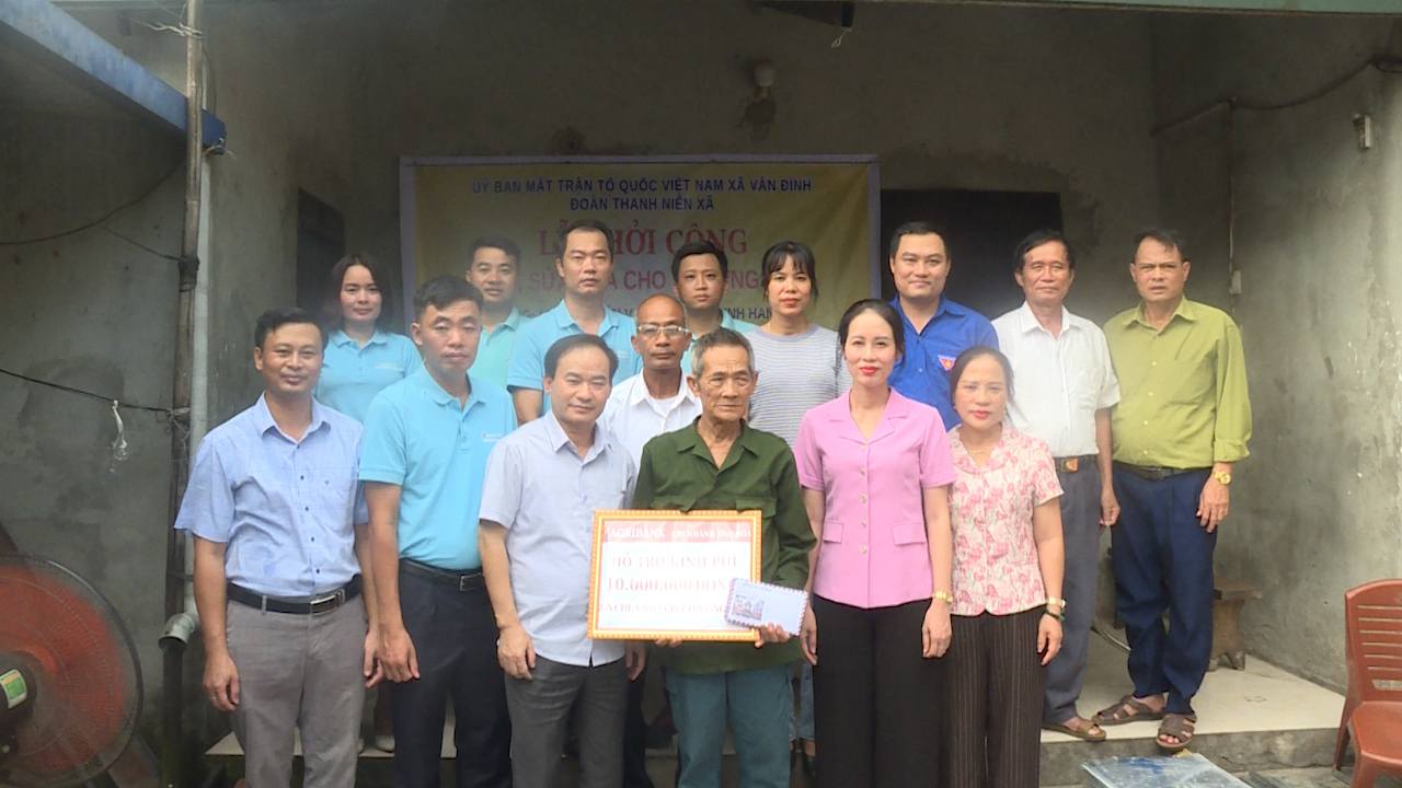 Xã Vân Đình gắn biển các công trình chào mừng đại hội MTTQ và các tổ chức chính trị - xã hội, nhiệm kỳ 2025-2030