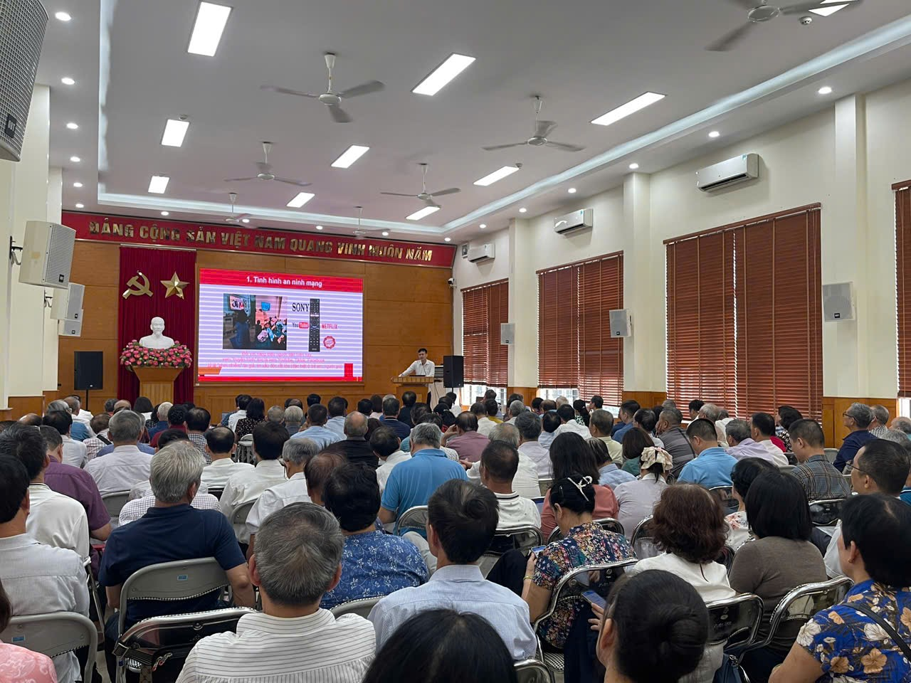 Phường Phương Liệt tổ chức bồi dưỡng báo cáo viên về an toàn thông tin, nâng cao cảnh giác trước tội phạm công nghệ cao