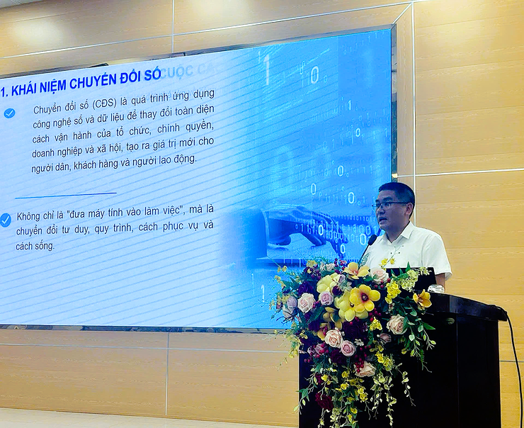 Phường Kim Liên: Phong trào “Bình dân học vụ số” đi vào chiều sâu, chính quyền đô thị hiện đại gần dân hơn