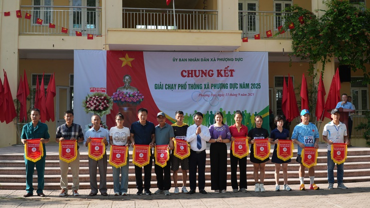Sôi nổi Chung kết Giải chạy phổ thông xã Phượng Dực năm 2025