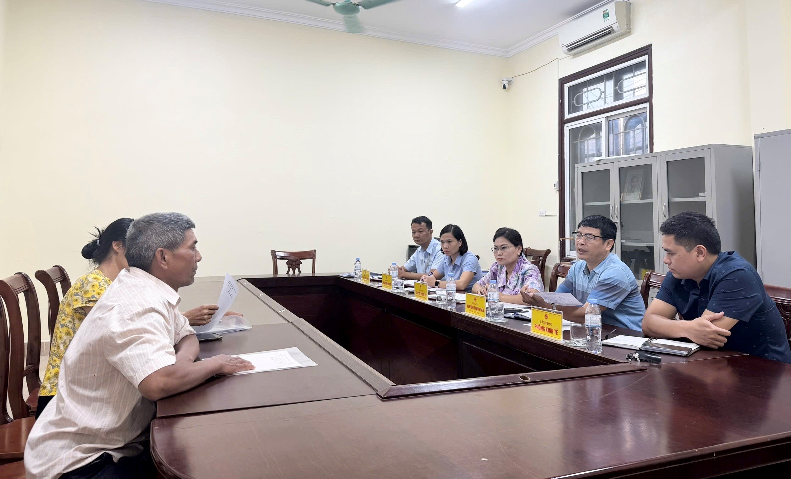 Phó Bí thư Thường trực Đảng uỷ xã Dương Hòa tiếp công dân định kỳ tháng 9-2025