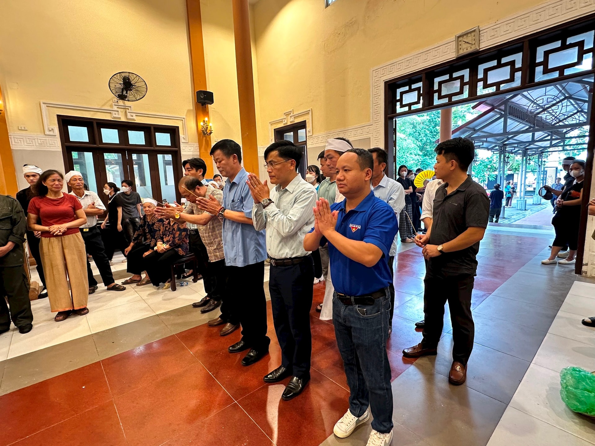 Lãnh đạo xã Đại Thanh thăm hỏi, chia sẻ mất mát với gia đình nạn nhân vụ lật tàu tại vịnh Hạ Long
