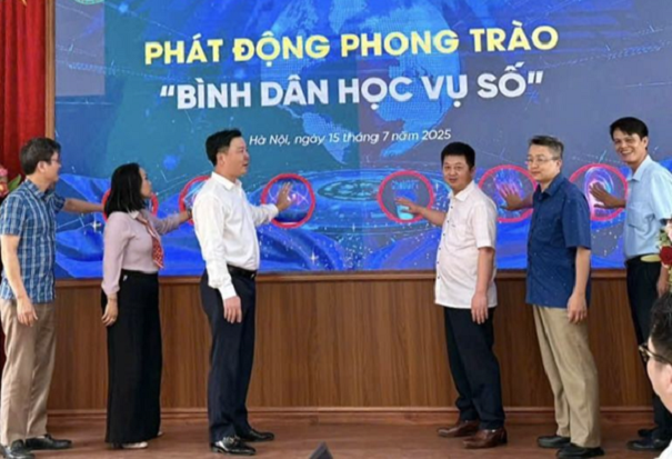 Sở Dân tộc và Tôn giáo Hà Nội phát động phong trào “Bình dân học vụ số” và tập huấn ứng dụng trí tuệ nhân tạo trong công vụ