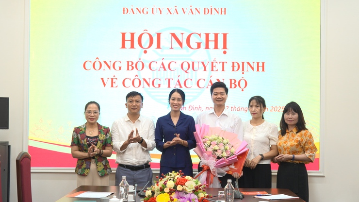 Xã Vân Đình công bố quyết định thành lập Công đoàn xã 
