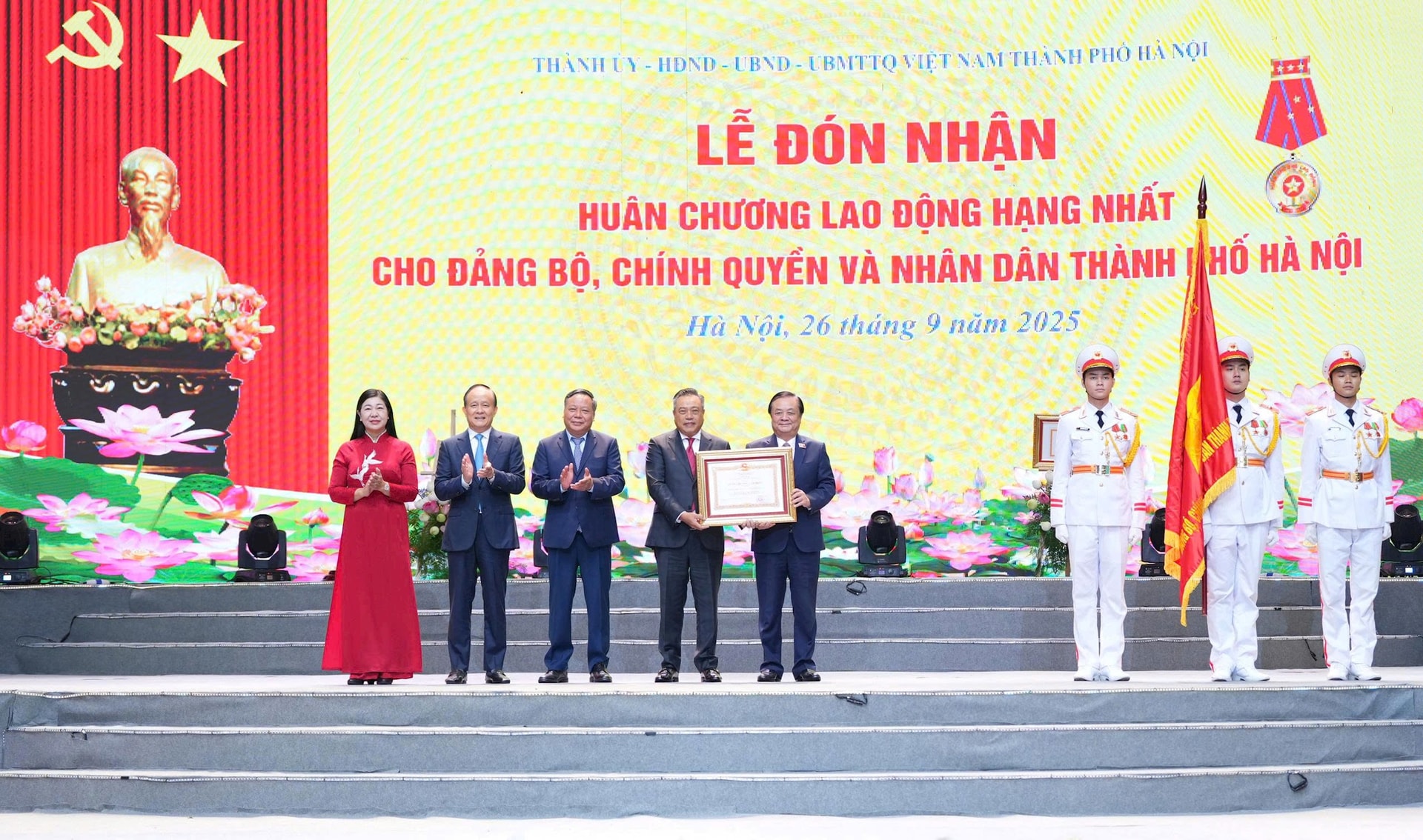 Hà Nội đón nhận Huân chương Lao động hạng Nhất vì thành tích xuất sắc trong xây dựng nông thôn mới
