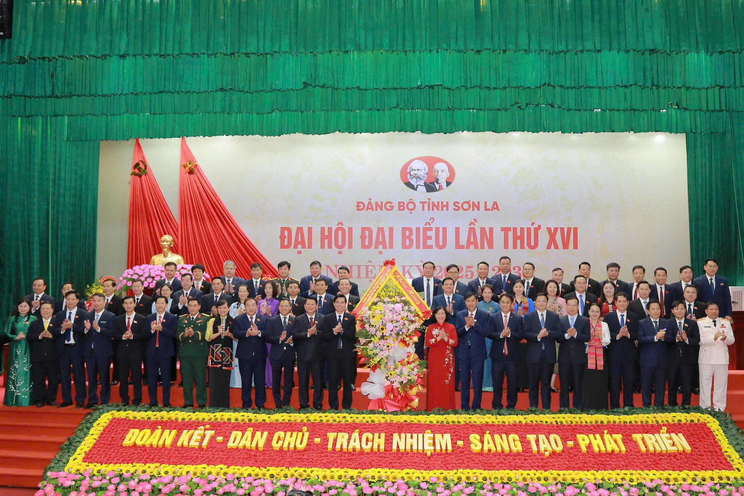 Ủy viên Bộ Chính trị, Bí thư Thành ủy Hà Nội Bùi Thị Minh Hoài: Đưa Sơn La trở thành tỉnh phát triển khá của vùng trung du và miền núi phía Bắc