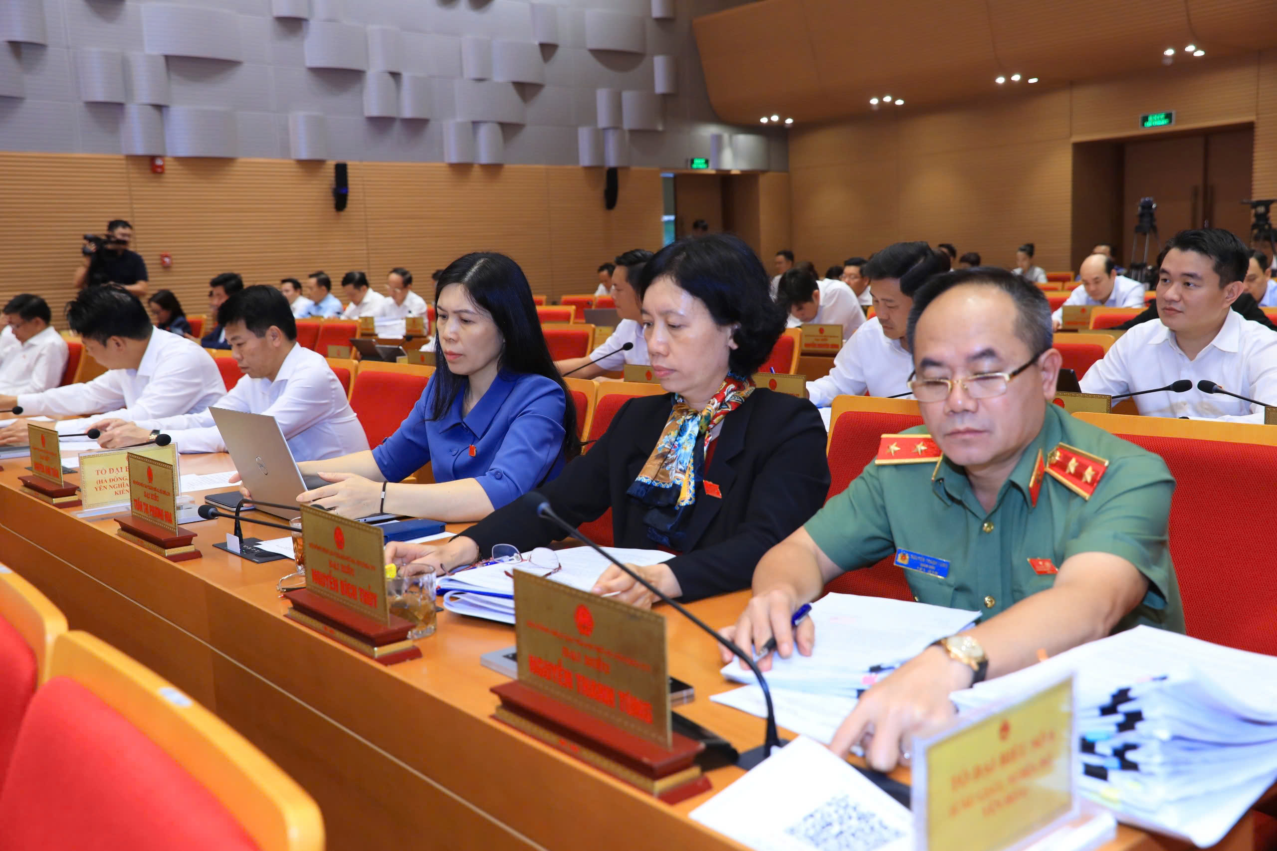 HĐND thành phố Hà Nội thông qua nghị quyết ủy quyền giải quyết thủ tục hành chính tại cấp xã