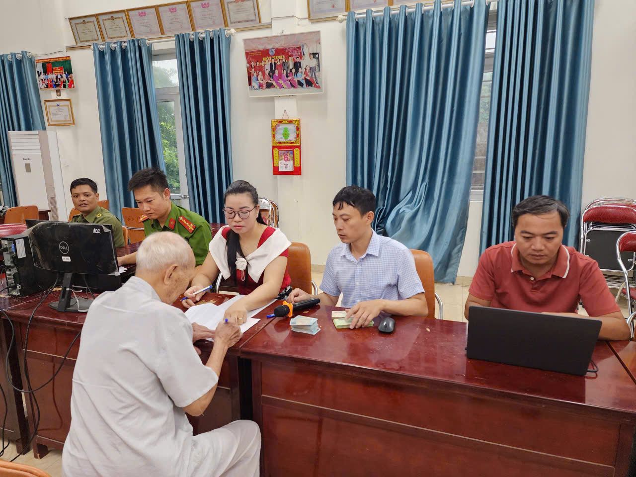 Xã Hoà Xá triển khai trao quà 2-9: Lan toả niềm tin, khơi dậy khí thế Tết Độc lập