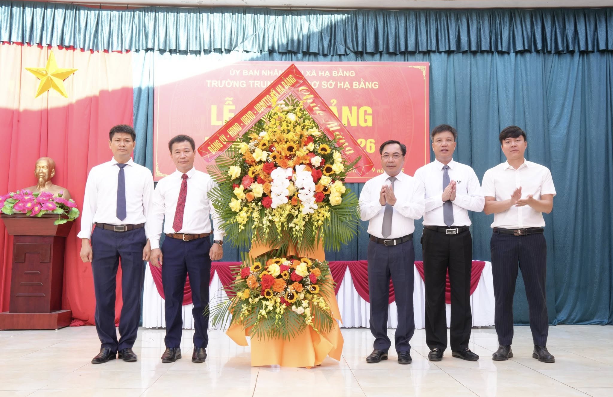 Các trường học trên địa bàn xã Hạ Bằng tưng bừng khai giảng năm học mới 2025-2026