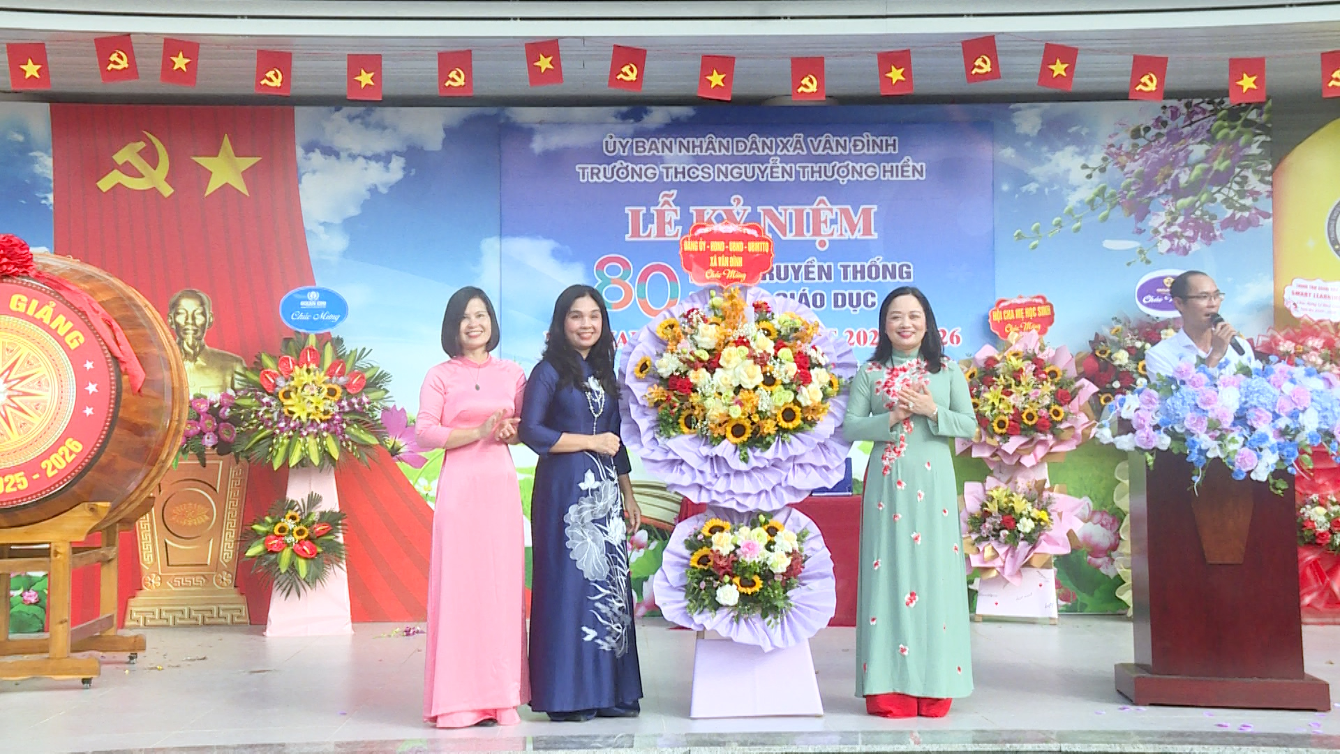 Thầy và trò các trường học trên địa bàn xã Vân Đình hân hoan chào đón năm học mới