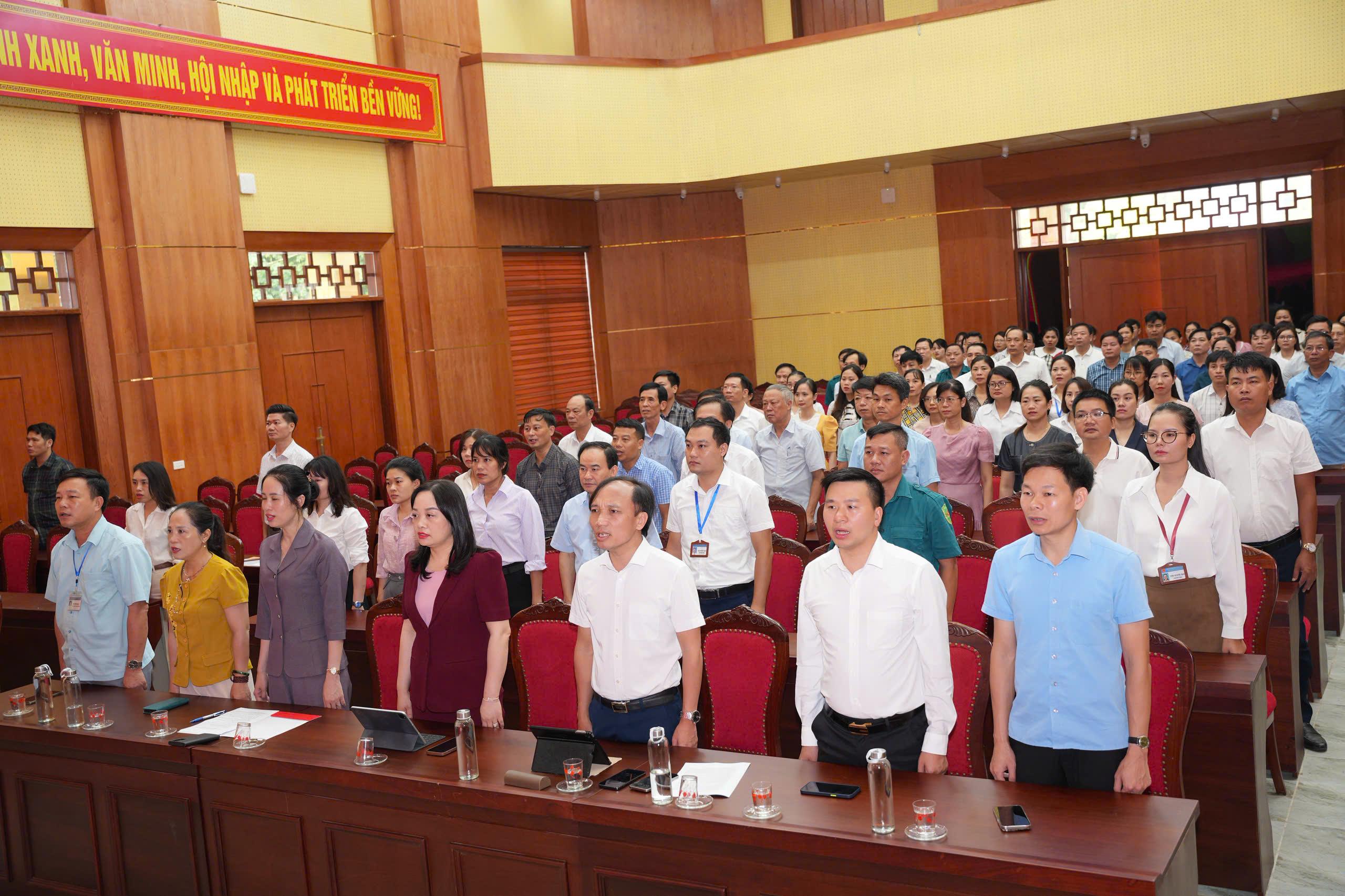 Xã Vân Đình tổ chức Lễ chào cờ và sinh hoạt chính trị dưới cờ tháng 9