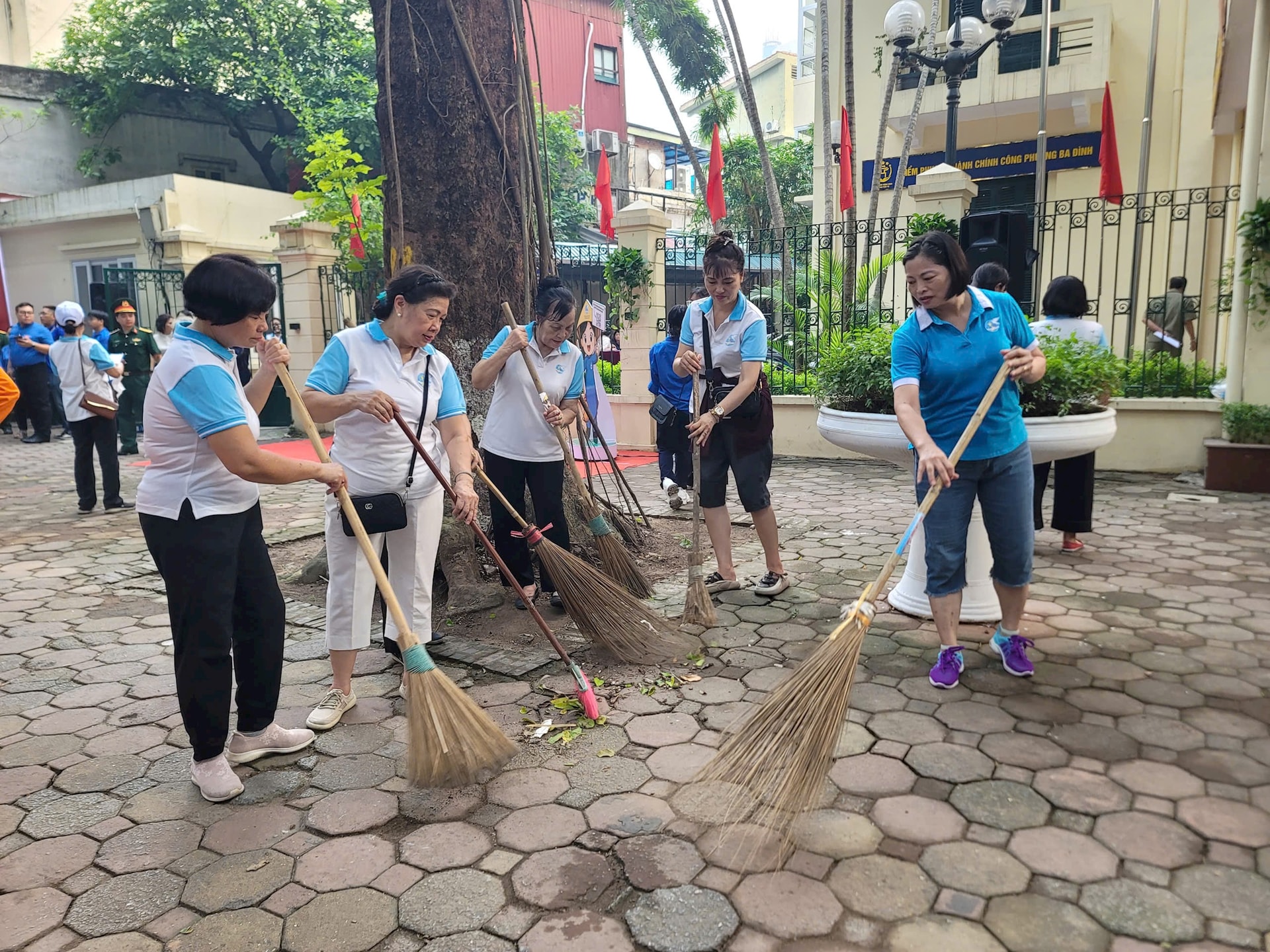 Phường Ba Đình phát động phong trào “Tuyến phố không rác 24h”, xây dựng diện mạo đô thị sáng - xanh - sạch - đẹp