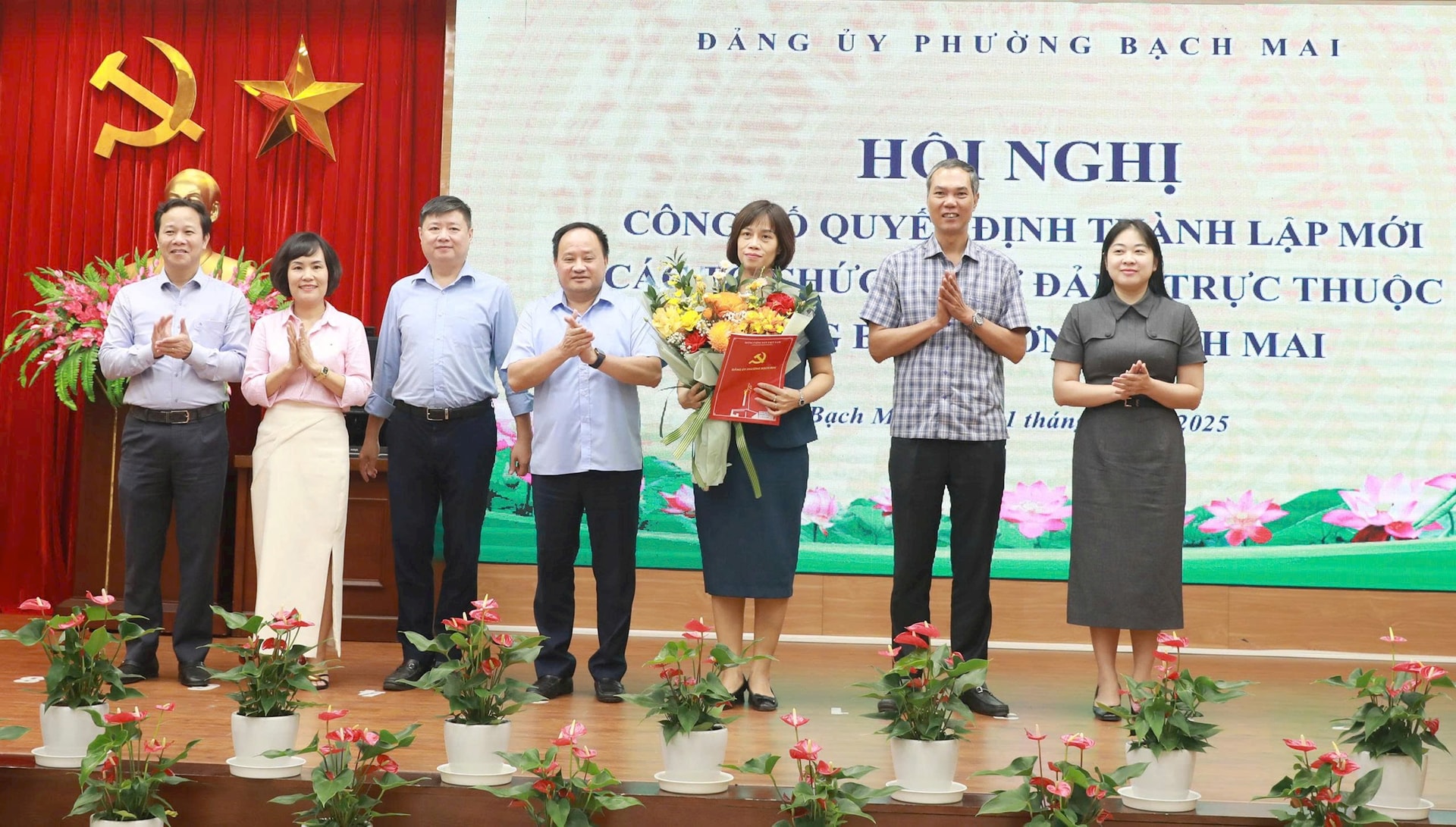 Phường Bạch Mai thành lập 6 tổ chức cơ sở Đảng, củng cố nền tảng lãnh đạo toàn diện trong giai đoạn mới