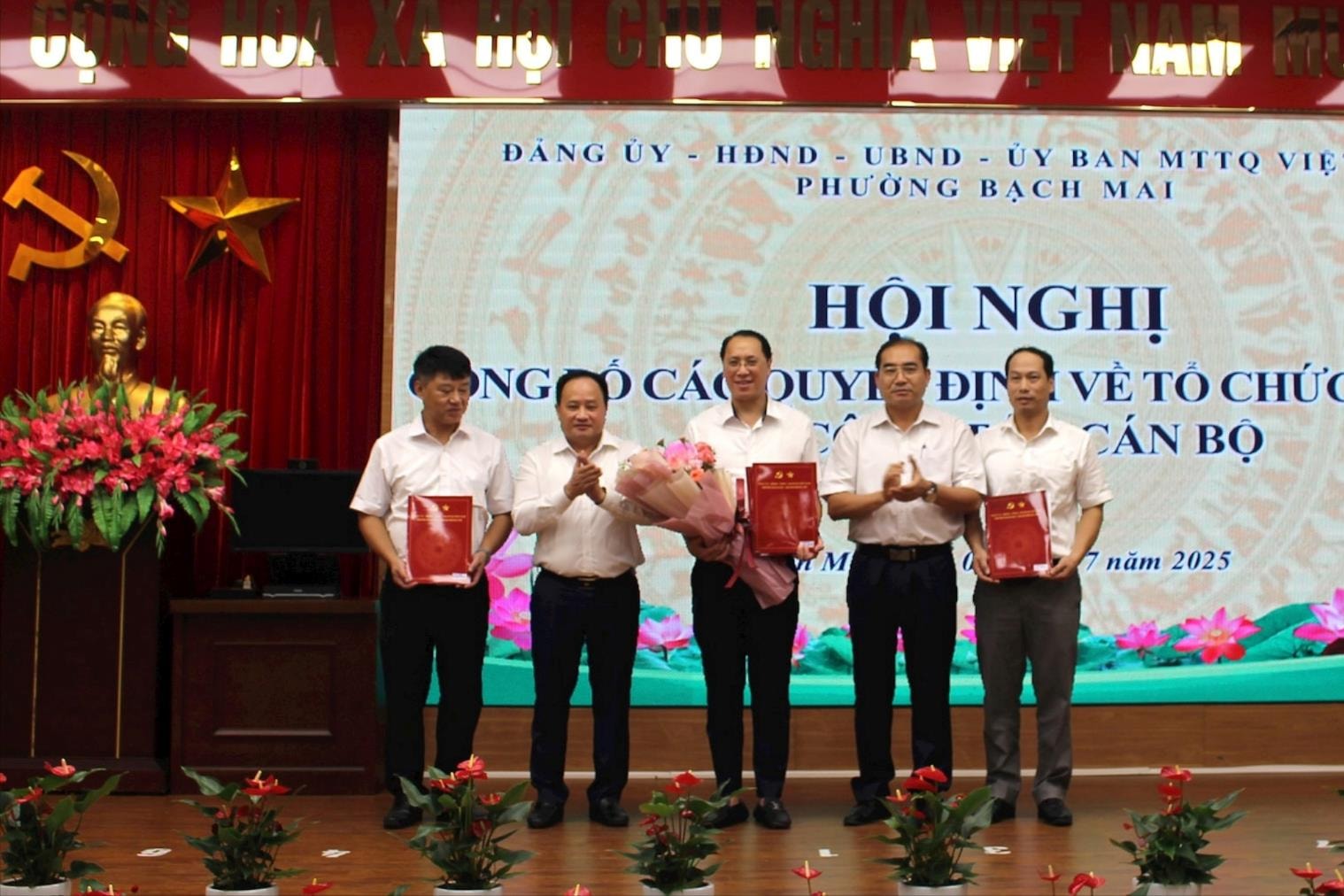 Phường Bạch Mai kiện toàn bộ máy, bảo đảm chính quyền vận hành thông suốt, phục vụ nhân dân hiệu quả