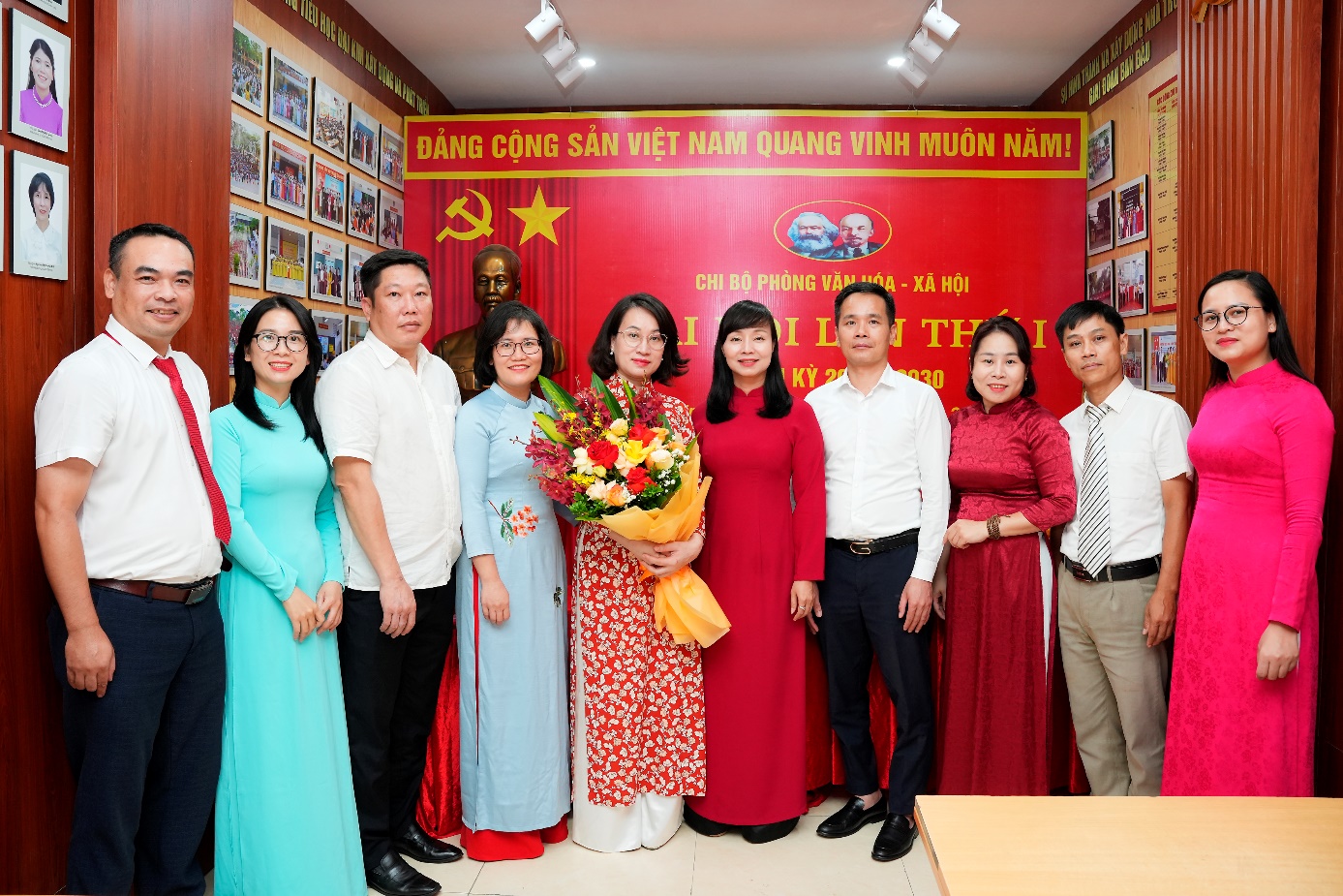 Chi bộ Phòng Văn hóa - Xã hội phường Định Công: Quyết tâm xây dựng tổ chức Đảng vững mạnh, phục vụ nhân dân trong giai đoạn mới