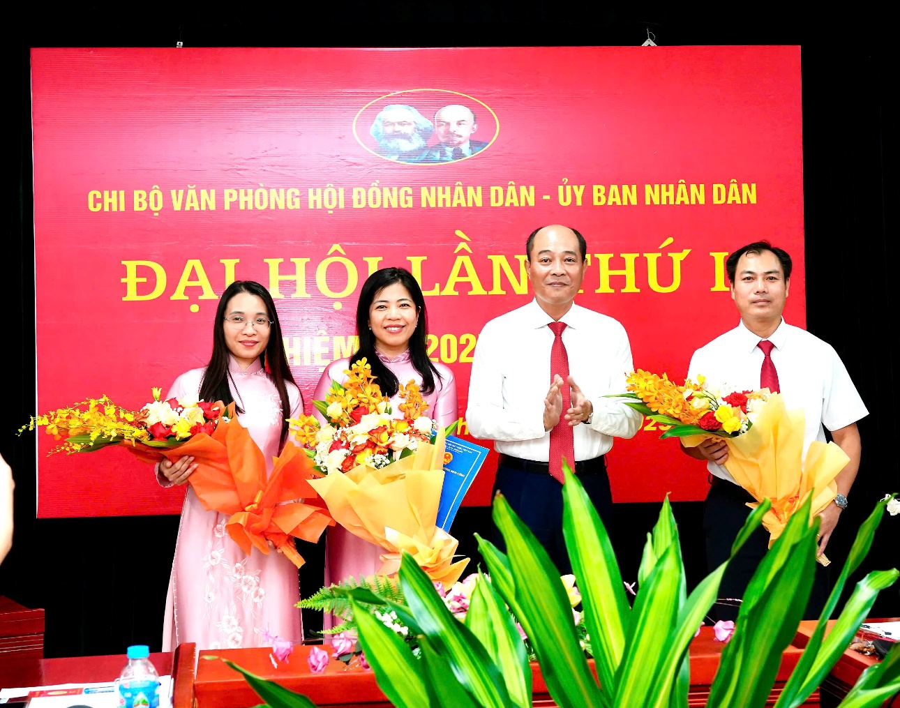 Chi bộ Văn phòng HĐND&UBND phường Định Công tổ chức Đại hội lần thứ I, nhiệm kỳ 2025-2030