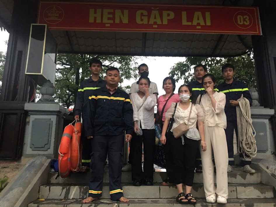 Lực lượng PCCC&CNCH Hà Nội kịp thời ứng cứu trong mưa giông, gió lốc: Bảo vệ an toàn tính mạng và tài sản cho nhân dân