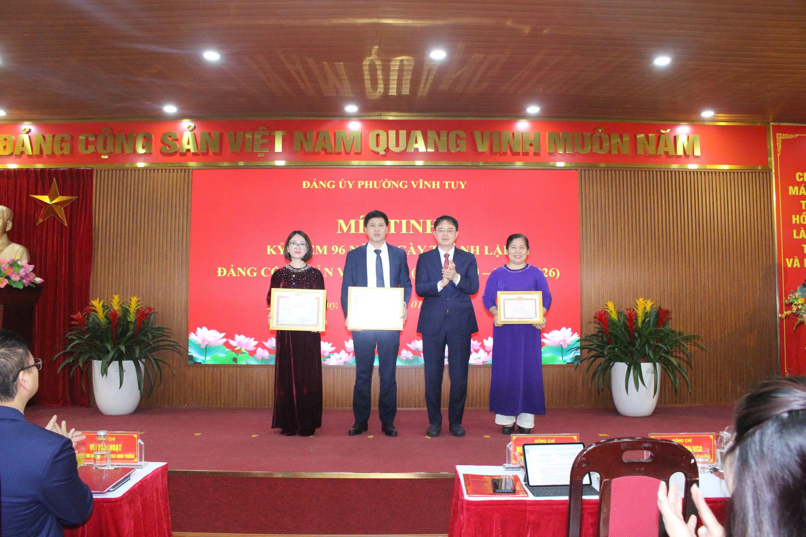 Đảng ủy phường Vĩnh Tuy kỷ niệm 96 năm Ngày thành lập Đảng, triển khai nhiệm vụ trọng tâm năm 2026