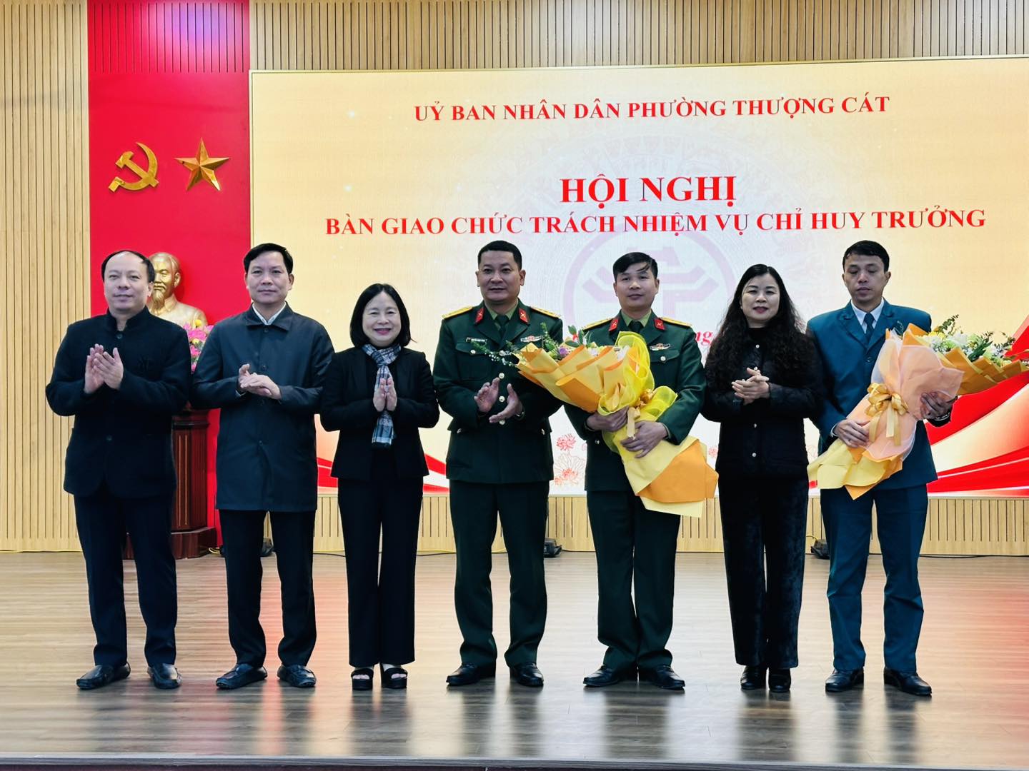 Phường Thượng Cát bàn giao Chỉ huy trưởng Ban CHQS phường: Bảo đảm liên tục, nâng cao hiệu quả nhiệm vụ quốc phòng cơ sở
