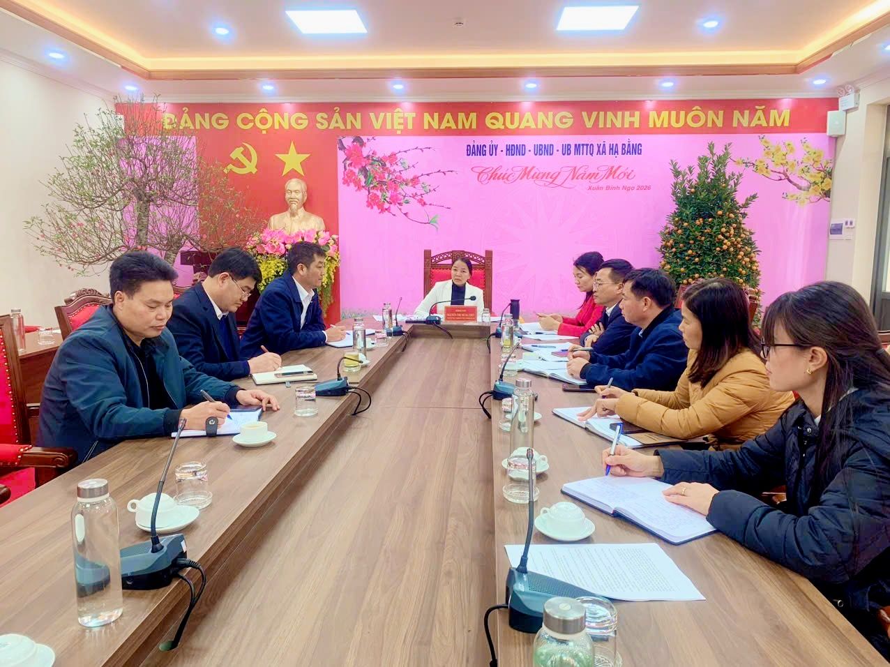 Thường trực Đảng ủy xã Hạ Bằng giao ban, thống nhất nhiệm vụ trọng tâm tháng đầu năm 2026