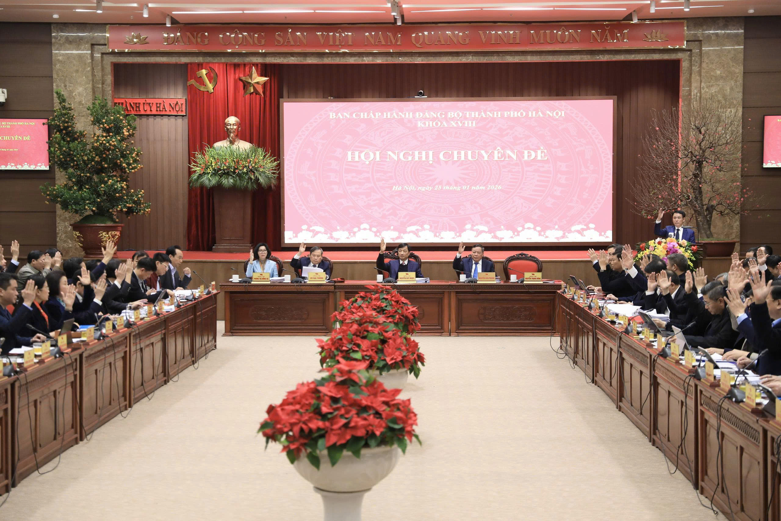 Ban Chấp hành Đảng bộ thành phố Hà Nội họp chuyên đề xem xét 4 nội dung quan trọng