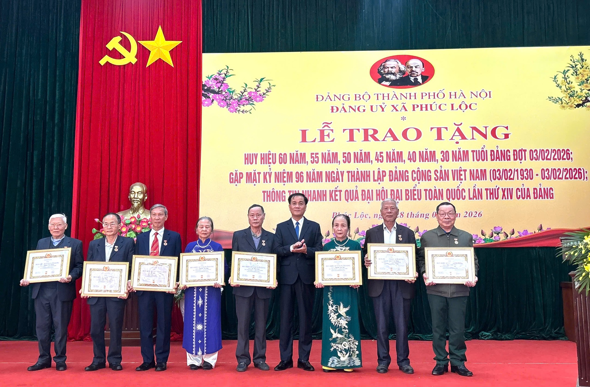 Xã Phúc Lộc trao Huy hiệu Đảng, kỷ niệm 96 năm Ngày thành lập Đảng và quán triệt kết quả Đại hội XIV