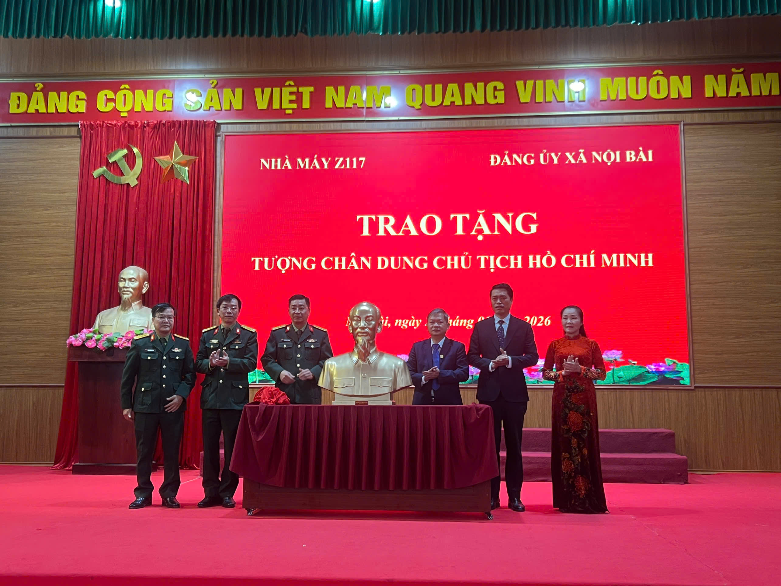 Trao tặng tượng Chủ tịch Hồ Chí Minh tại Nội Bài: Khơi dậy trách nhiệm nêu gương, lan tỏa giá trị tư tưởng, đạo đức Hồ Chí Minh