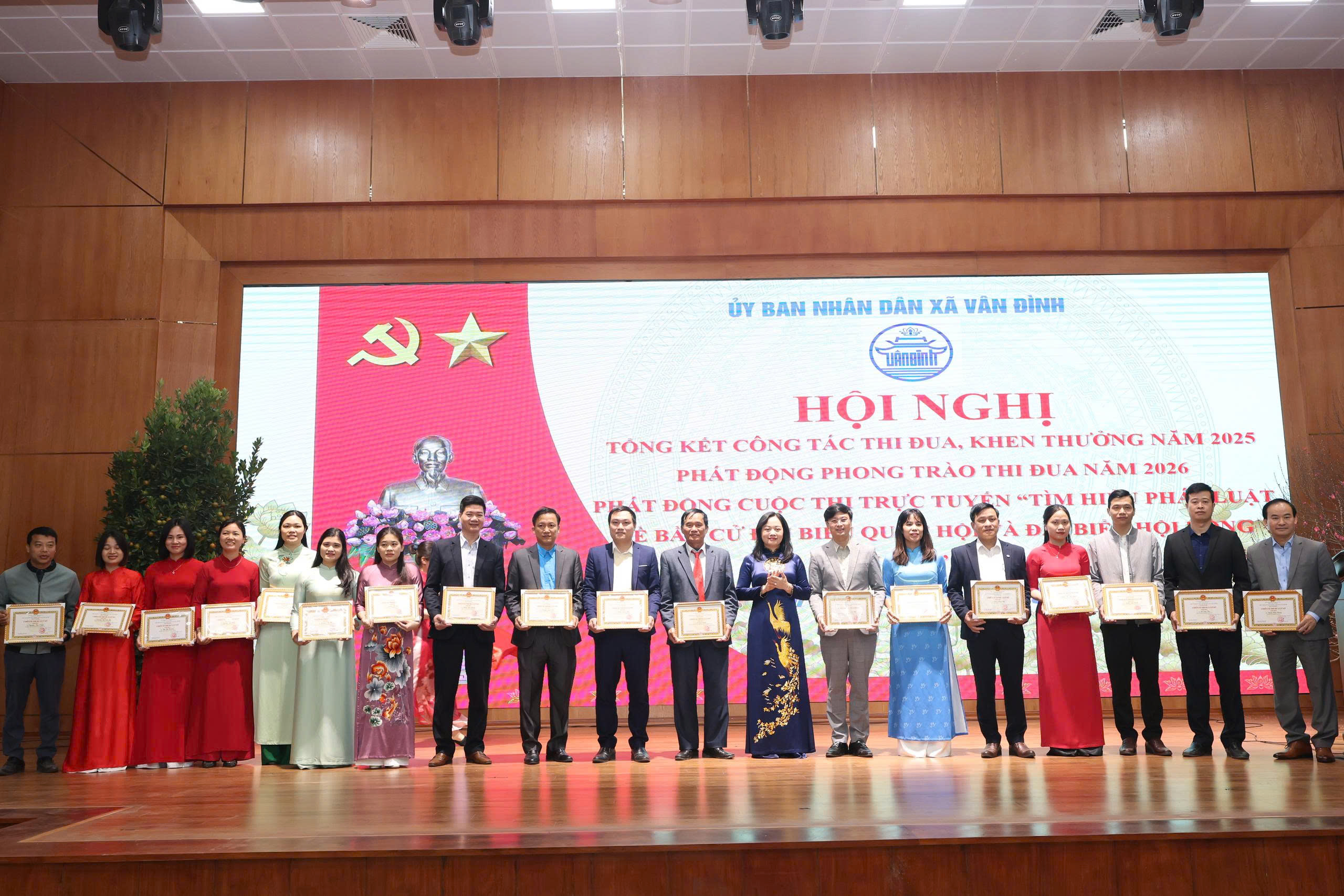 Xã Vân Đình tiếp tục phát huy truyền thống đoàn kết, đổi mới, quyết tâm thi đua hoàn thành thắng lợi nhiệm vụ năm 2026