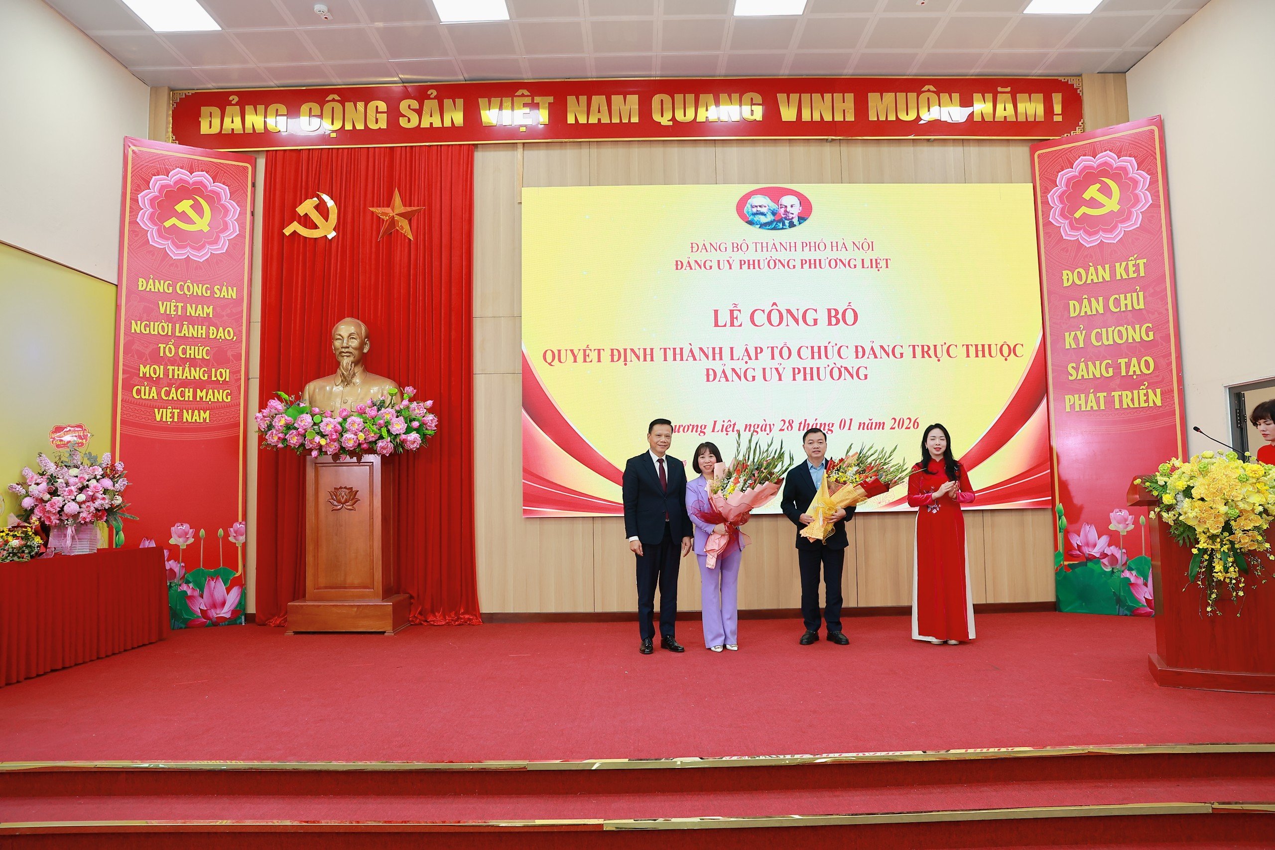 Phường Phương Liệt thành lập 02 Chi bộ doanh nghiệp ngoài nhà nước, củng cố hạt nhân chính trị trong khu vực kinh tế tư nhân