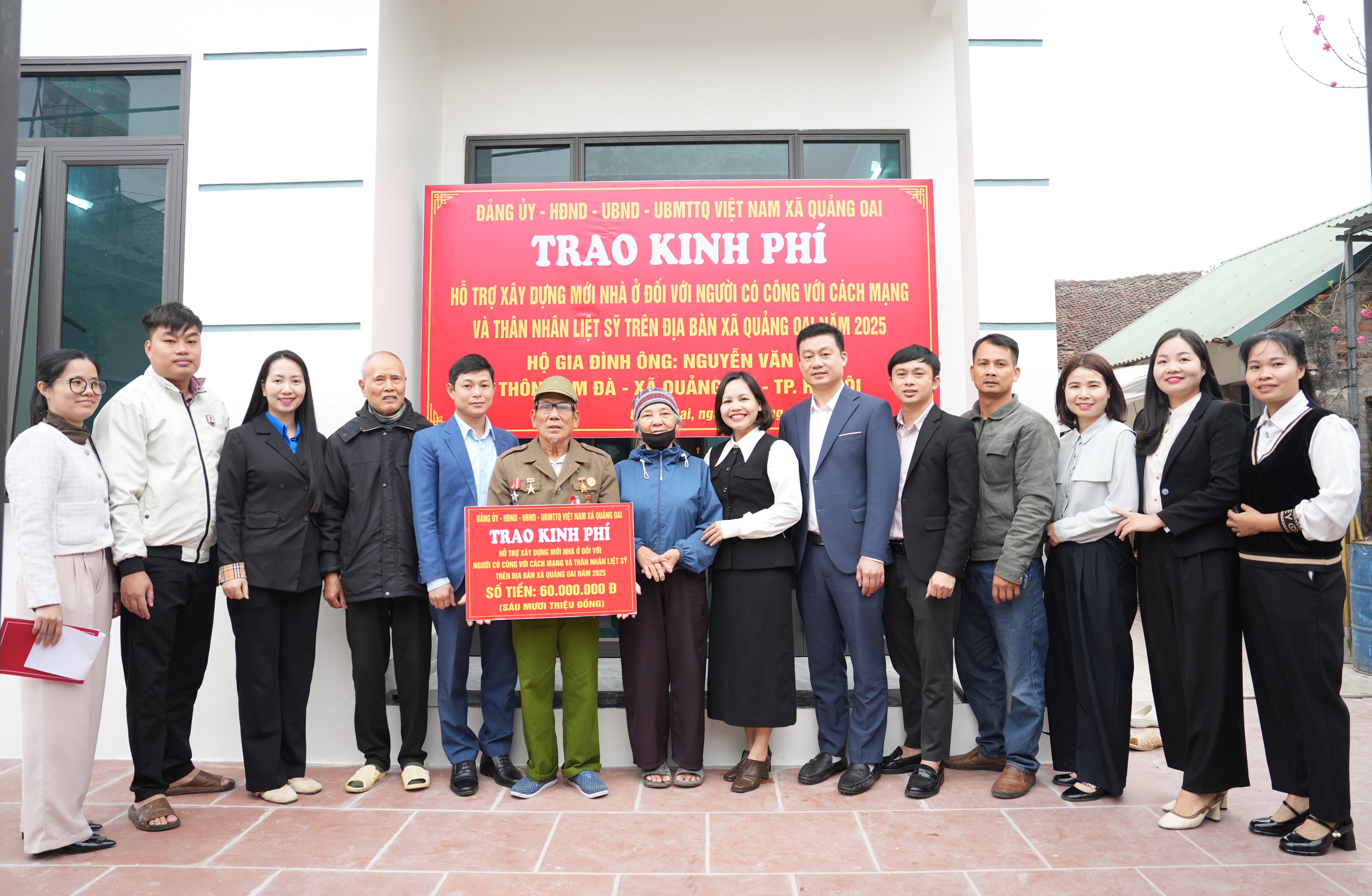 Xã Quảng Oai trao kinh phí hỗ trợ xây mới nhà ở cho người có công nhân dịp Tết Nguyên đán Bính Ngọ năm 2026 